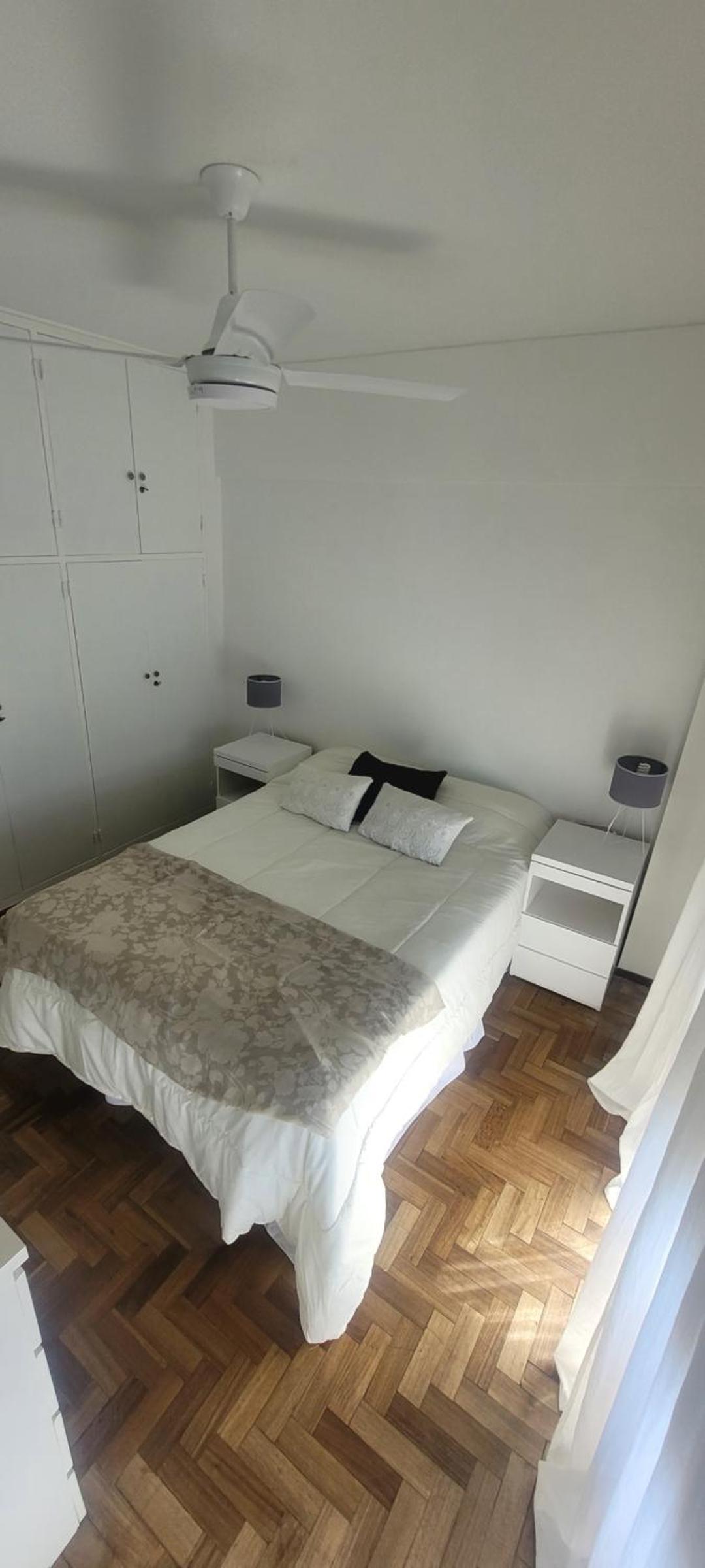 Hermoso Depto en La Perla con Balcón Cochera 5 Personas 8 cuadras del Mar