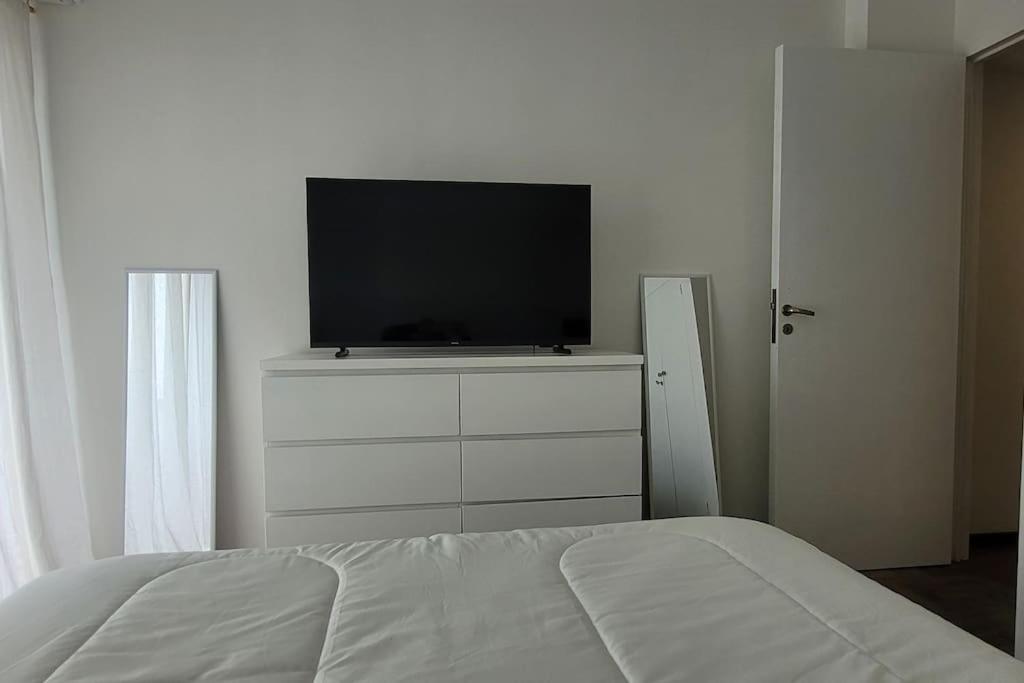 Hermoso Depto en La Perla con Balcón Cochera 5 Personas 8 cuadras del Mar