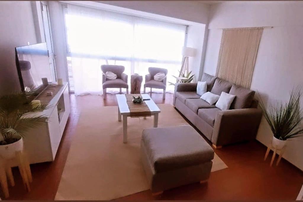 Hermoso Depto en La Perla con Balcón Cochera 5 Personas 8 cuadras del Mar