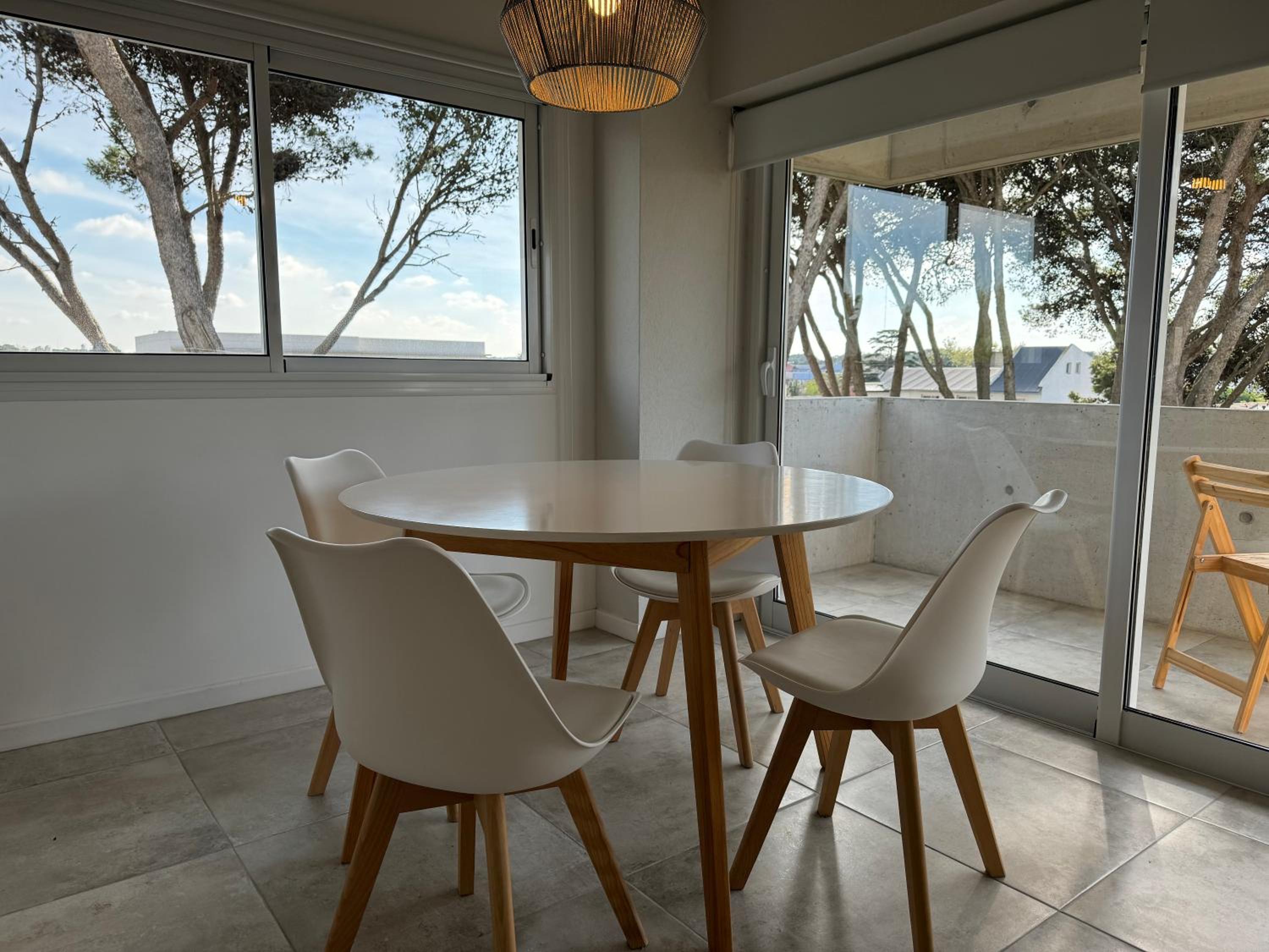 Departamento en centro de Pinamar con servicios y cochera