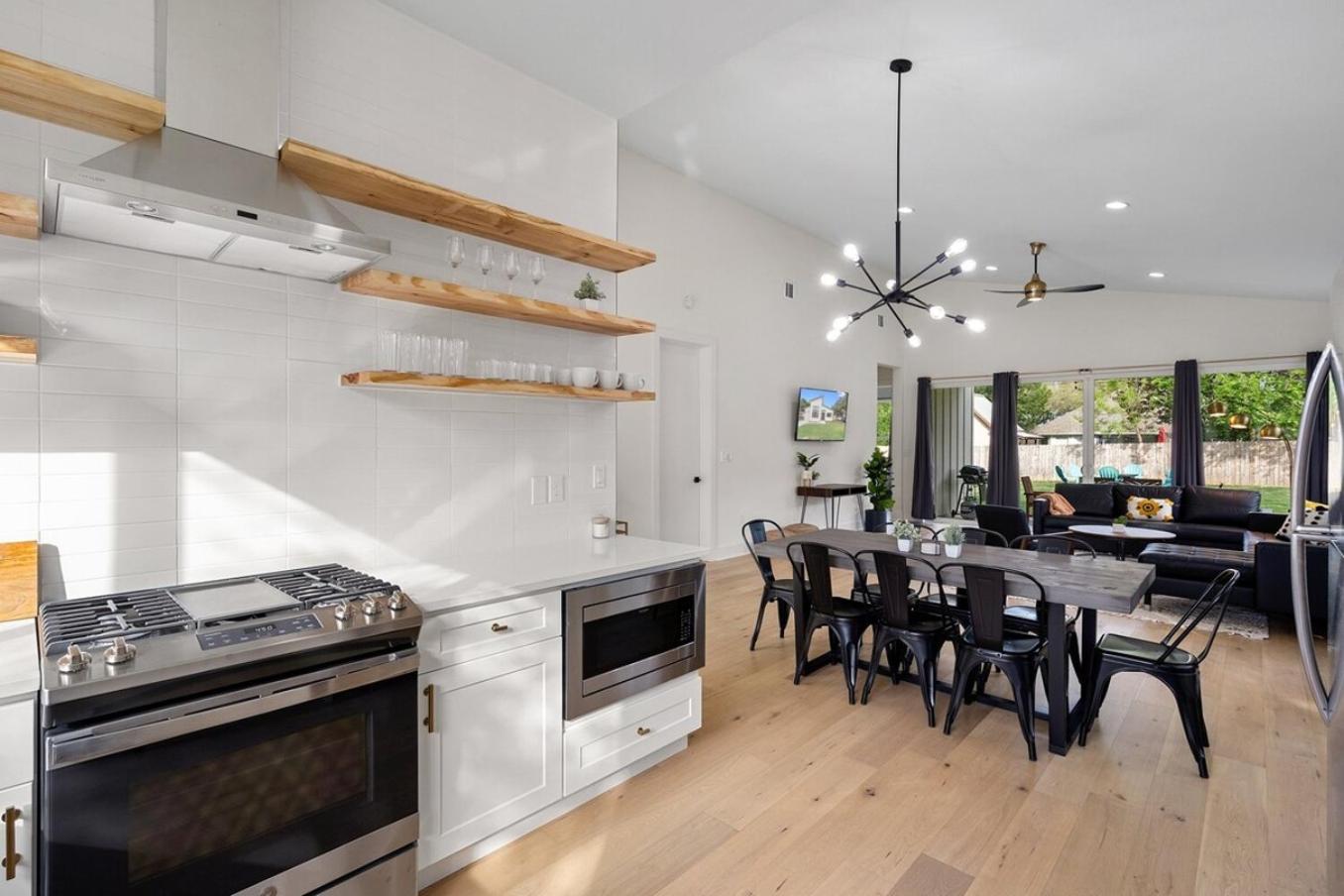 White Dove Pool House- Modern Luxury 4BR Home Near