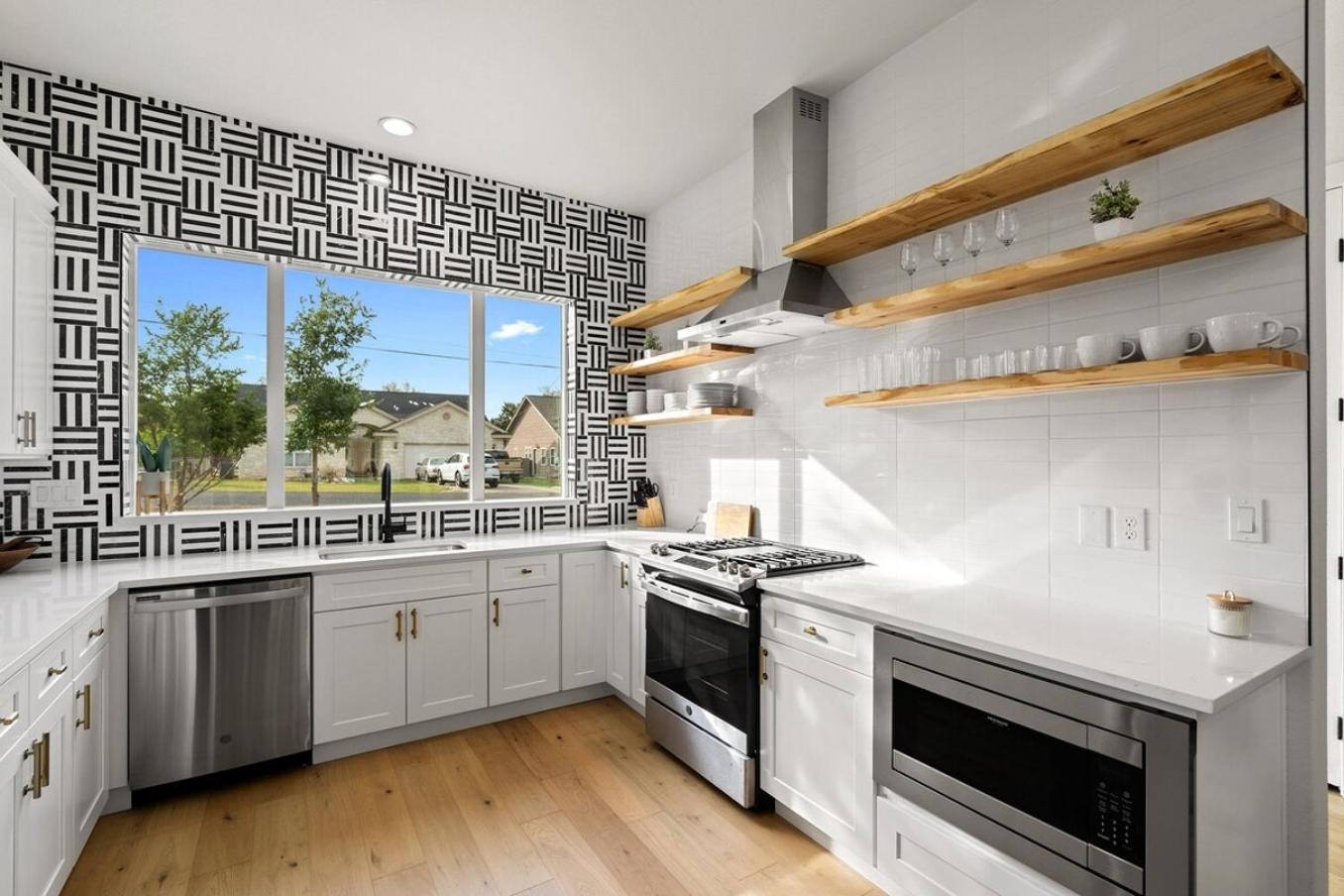 White Dove Pool House- Modern Luxury 4BR Home Near