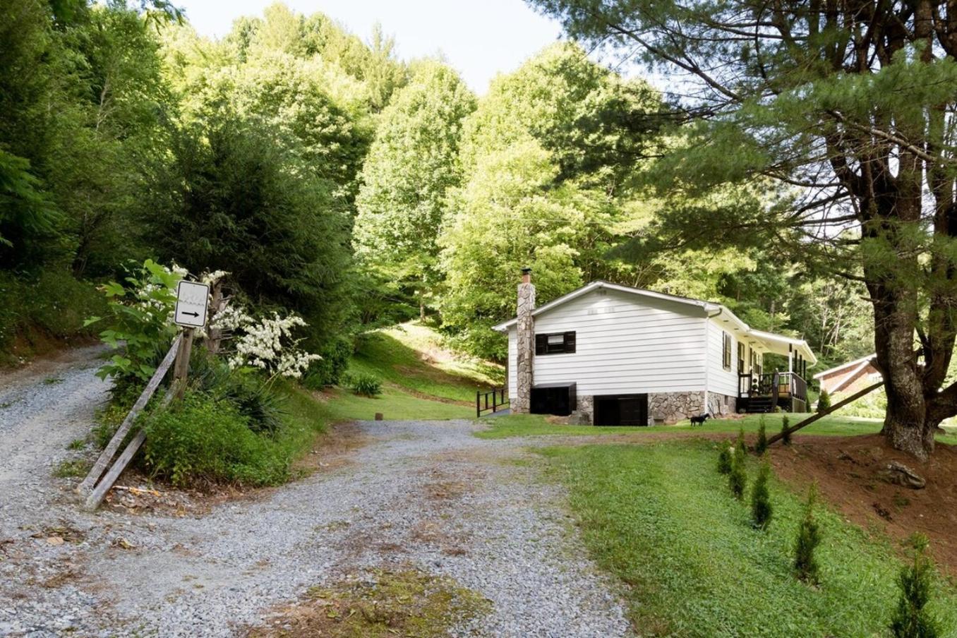 Fire Pit Nearby Beech Mtn Fast Wifi Speed view 2