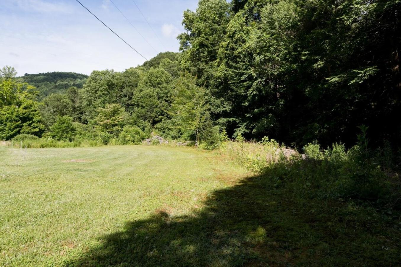 Fire Pit Nearby Beech Mtn Fast Wifi Speed view 4