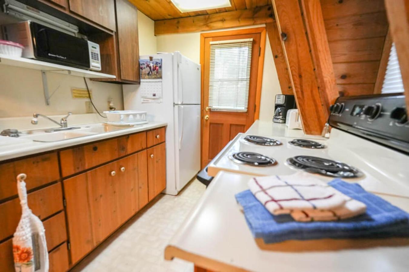 Rustic Cabin 1 - Three Bedroom view 5
