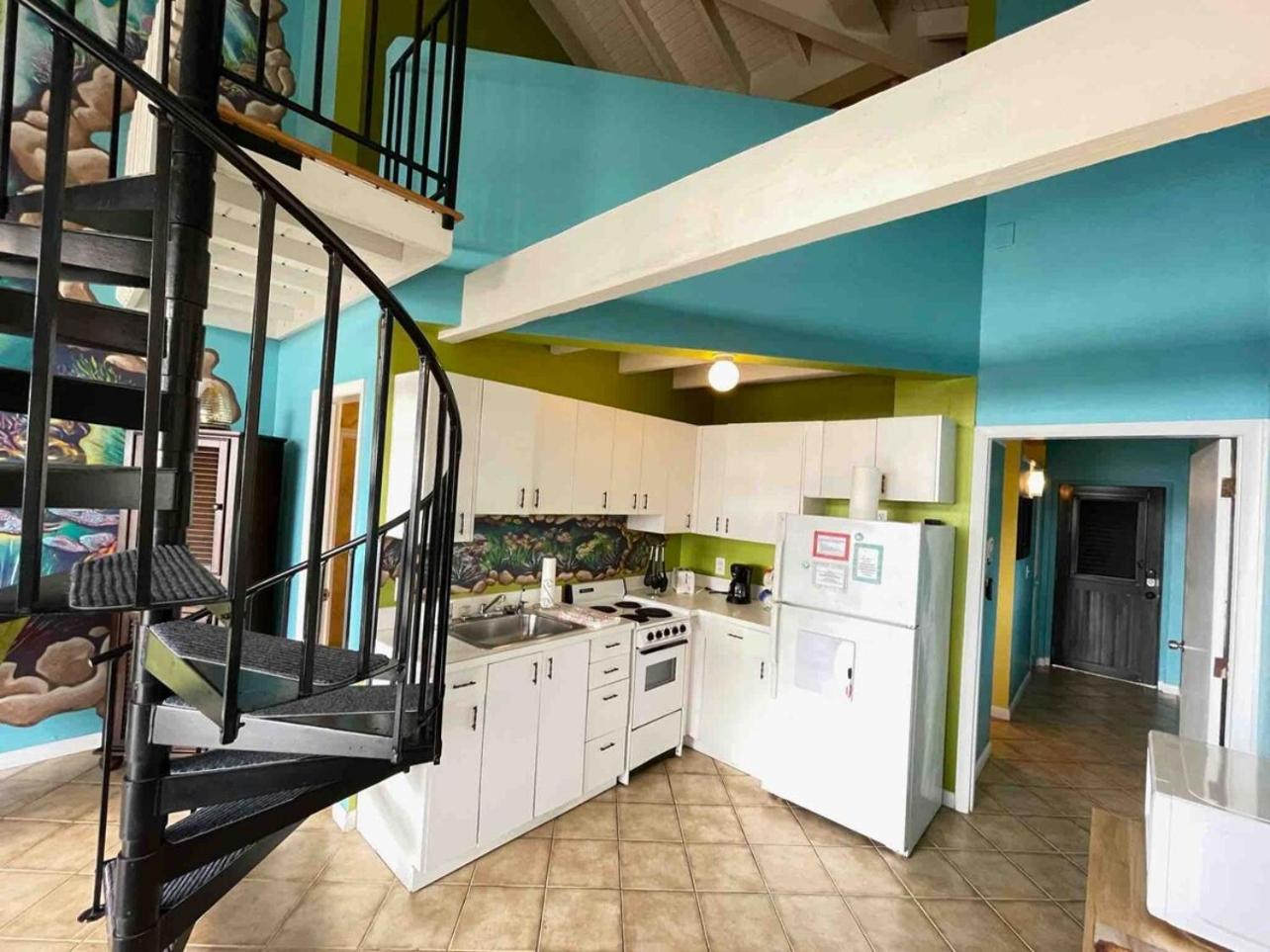 Harbor View 2bed 1bath Loft In Downtown Red Hook! view 5