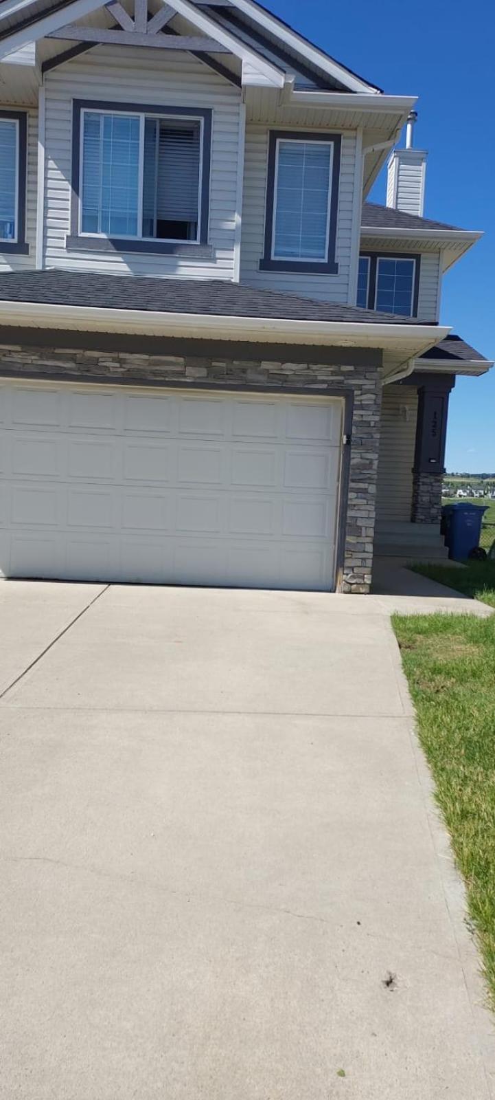 Executive Walkout Basement Suite - Close to Banff