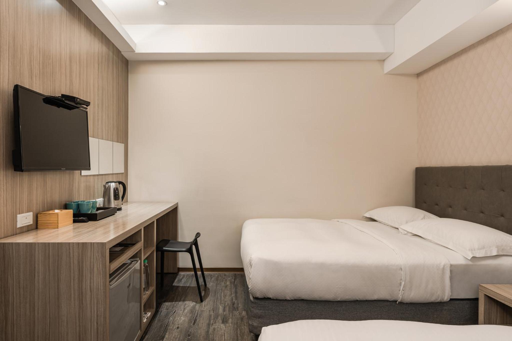 The Riverside Hotel International