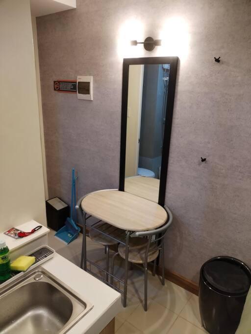 Affordable Studio 2 Twin Beds - City View EDSA view 4