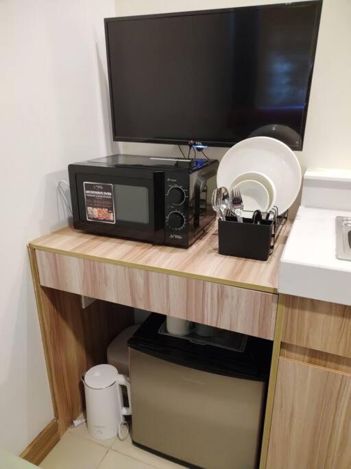 Affordable Studio 2 Twin Beds - City View EDSA view 5