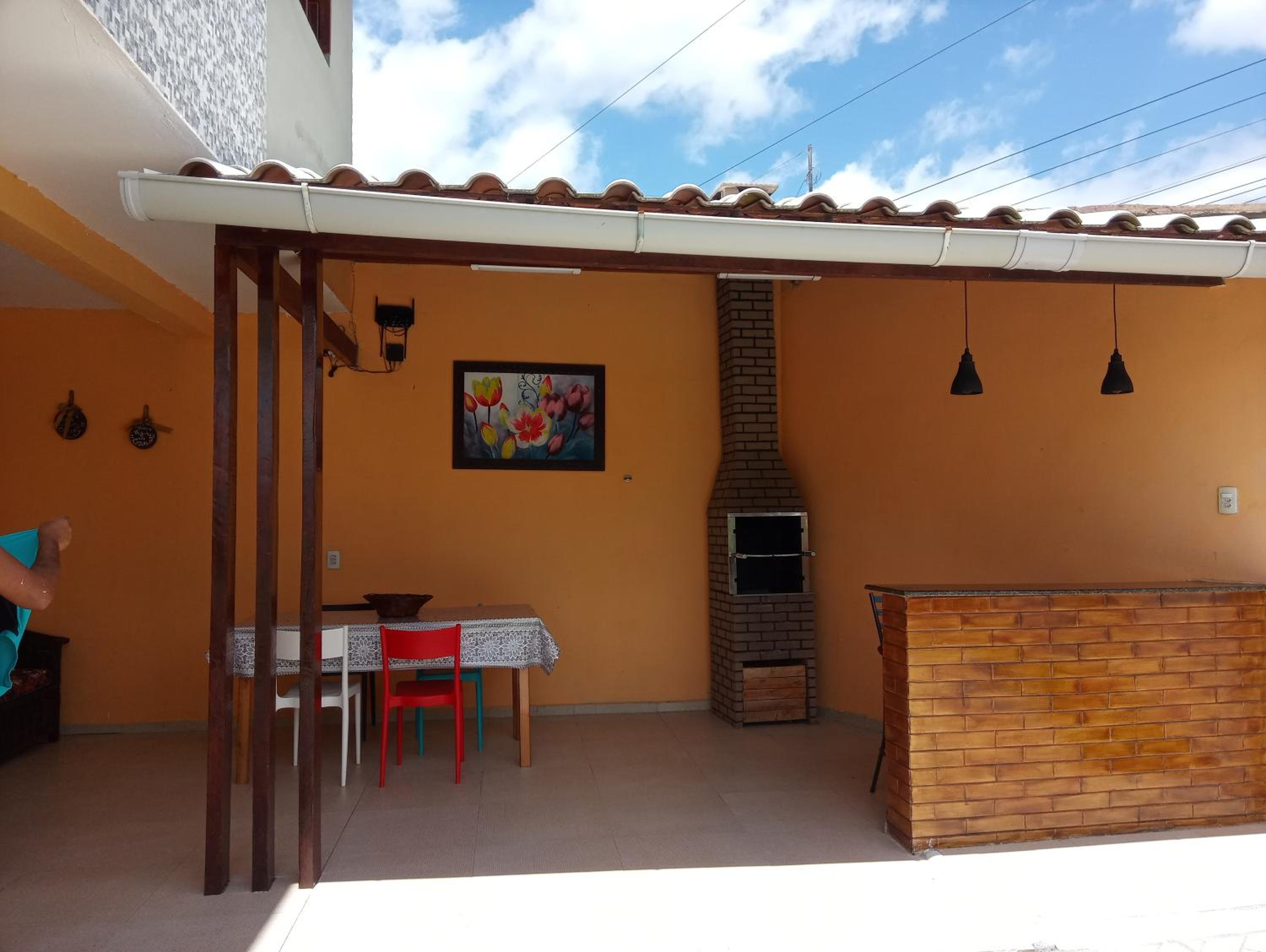 Rancho Ensolarado com pátio churrasqueira e piscina