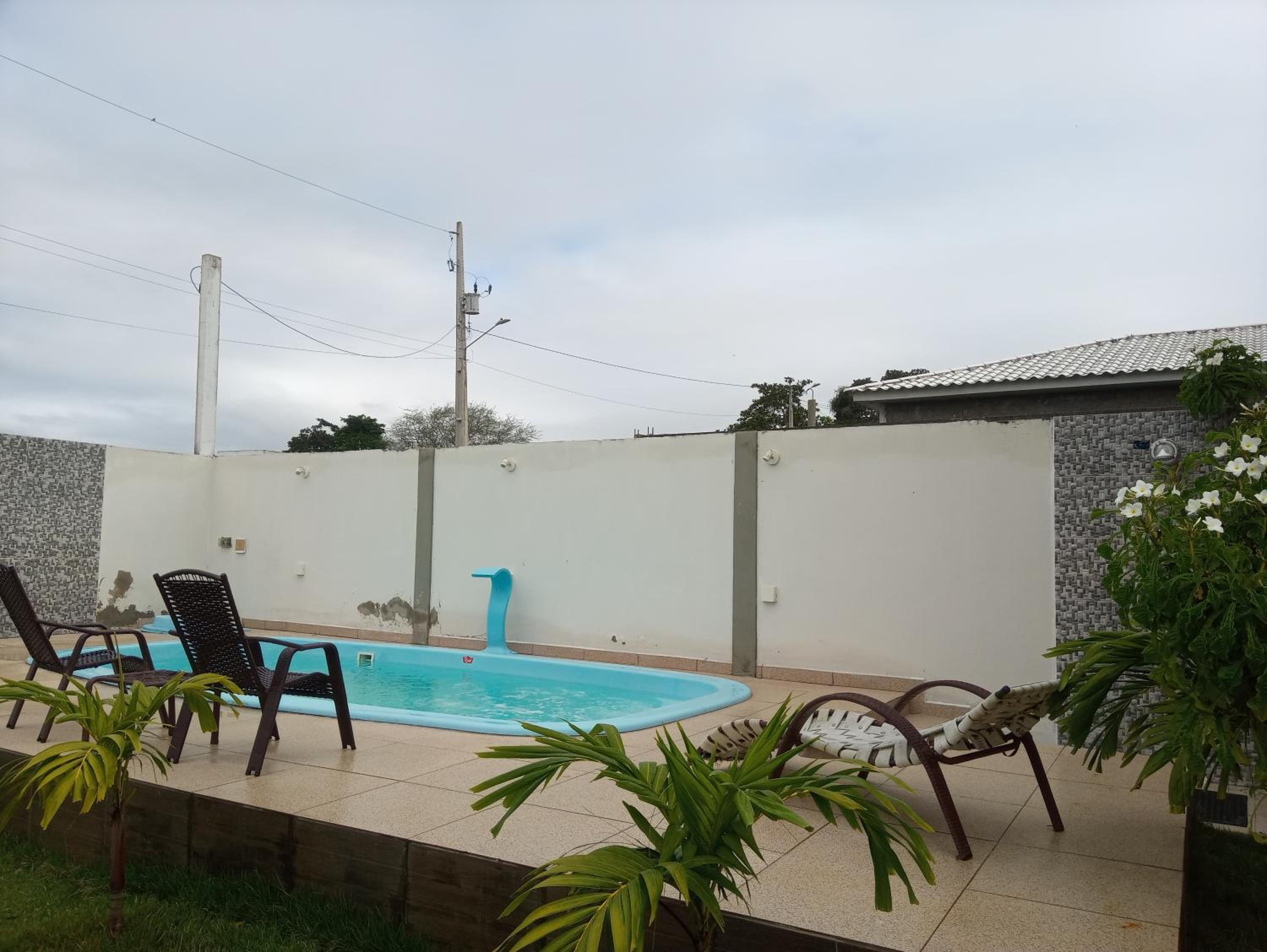 Rancho Ensolarado com pátio churrasqueira e piscina