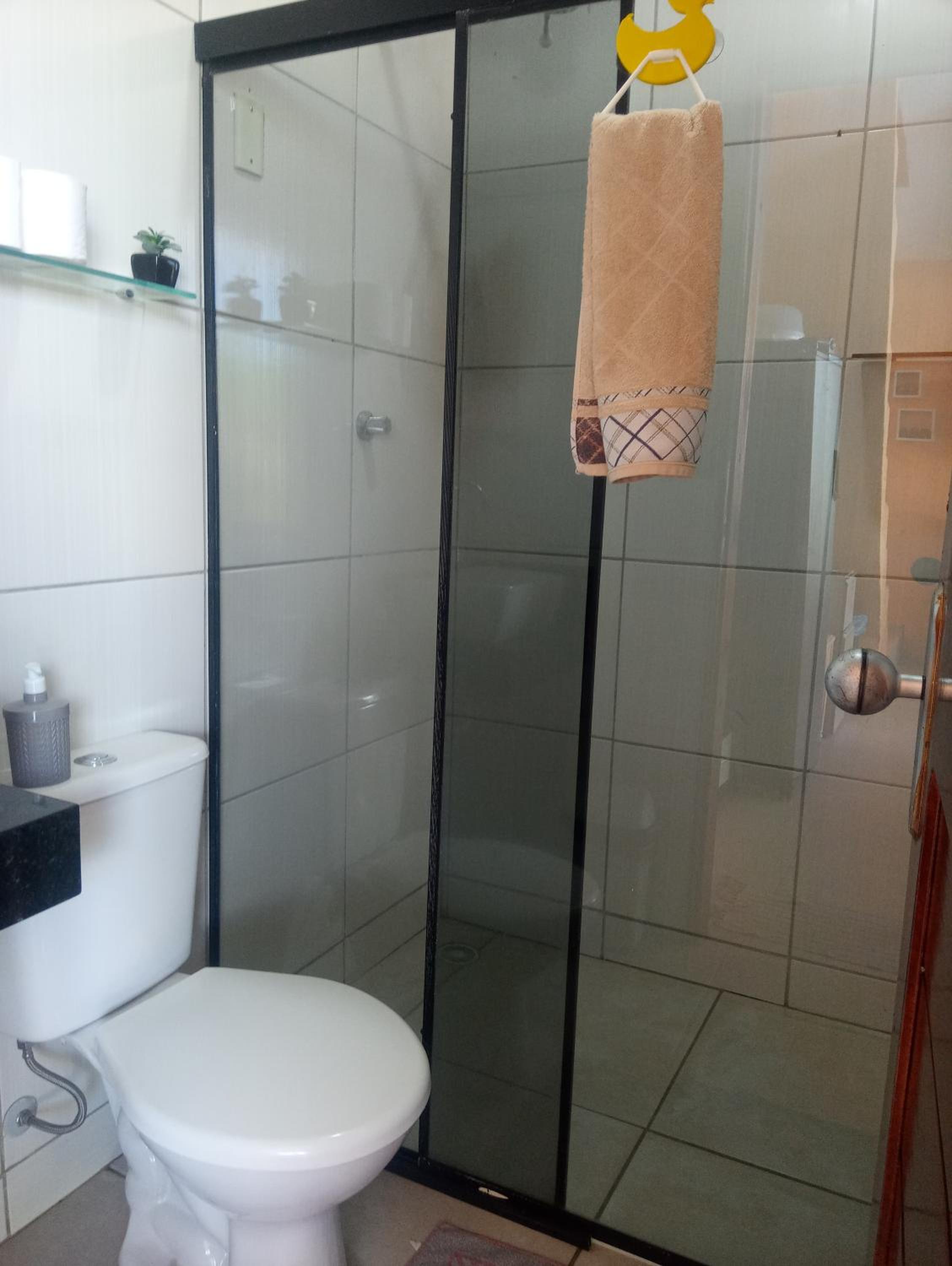 Rancho Ensolarado com pátio churrasqueira e piscina