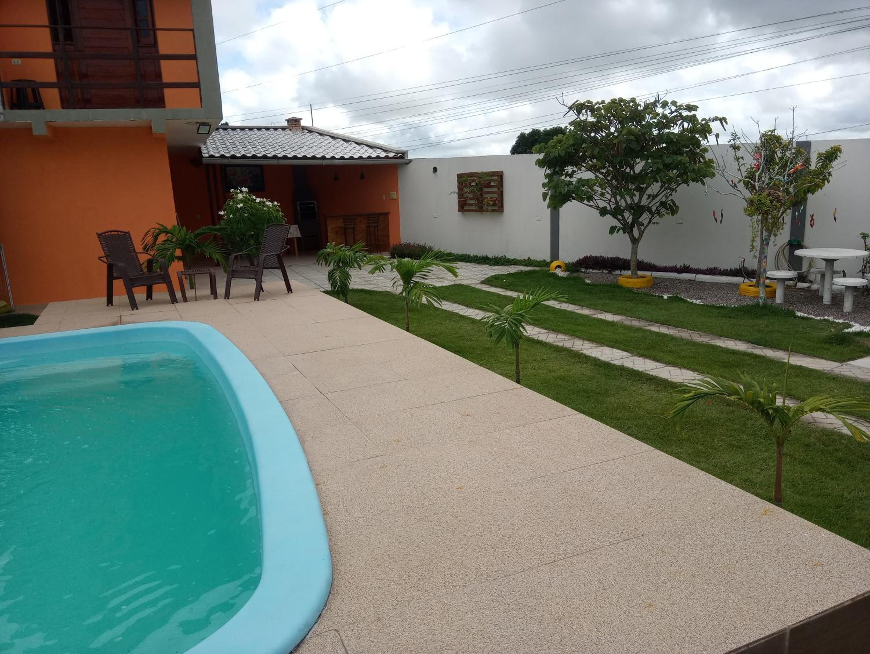 Rancho Ensolarado com pátio churrasqueira e piscina