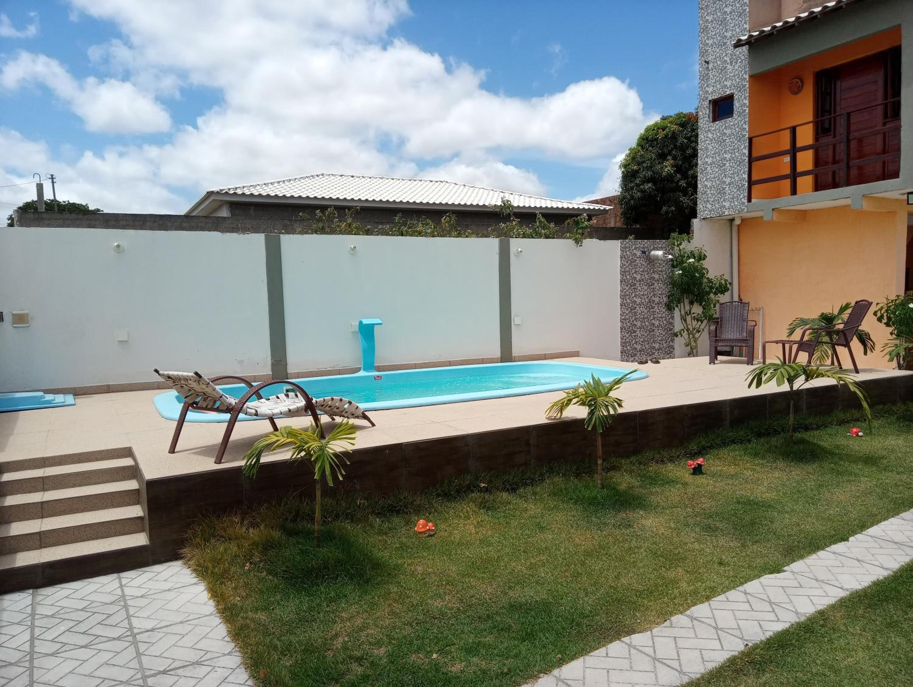 Rancho Ensolarado com pátio churrasqueira e piscina