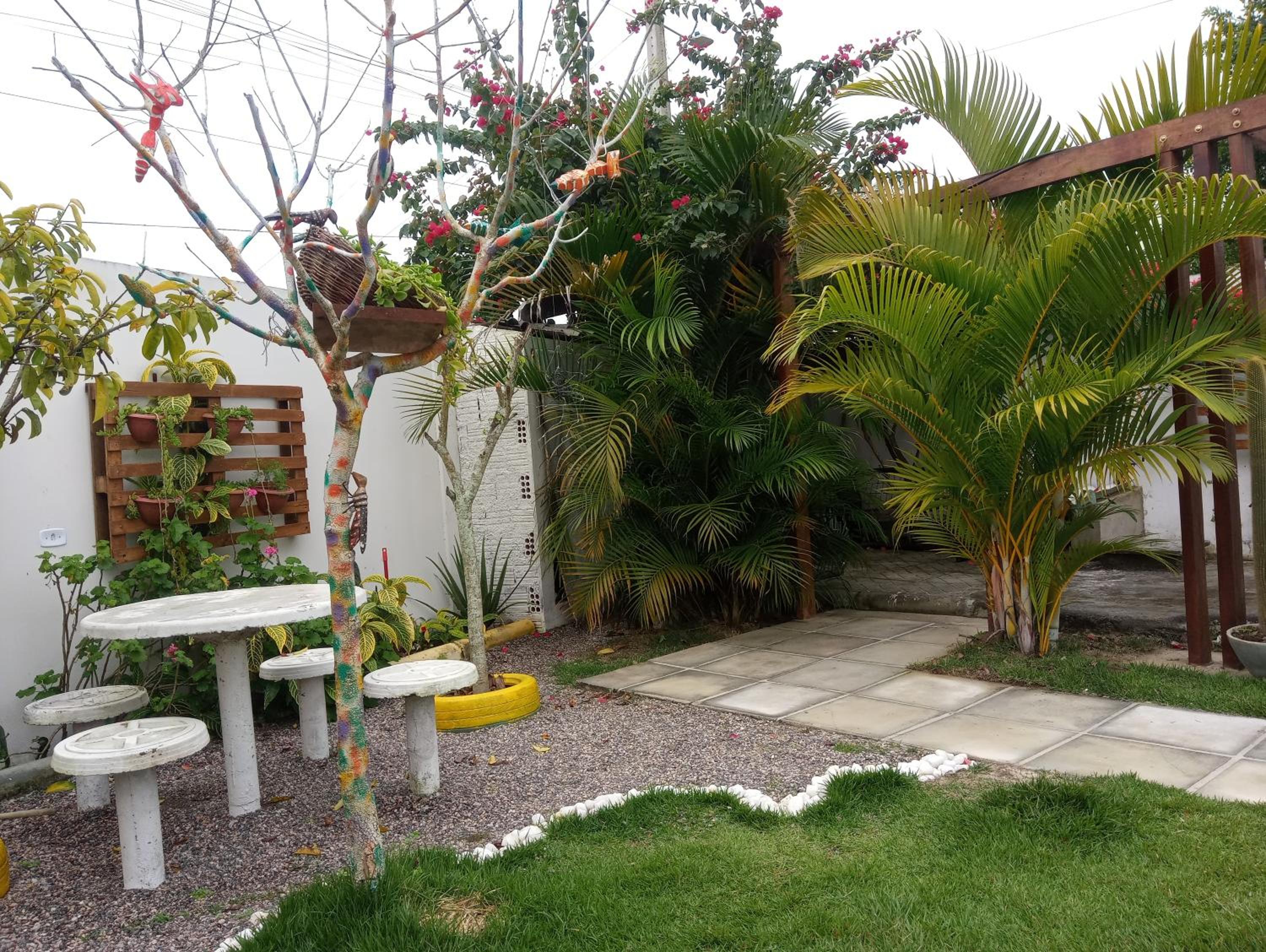 Rancho Ensolarado com pátio churrasqueira e piscina