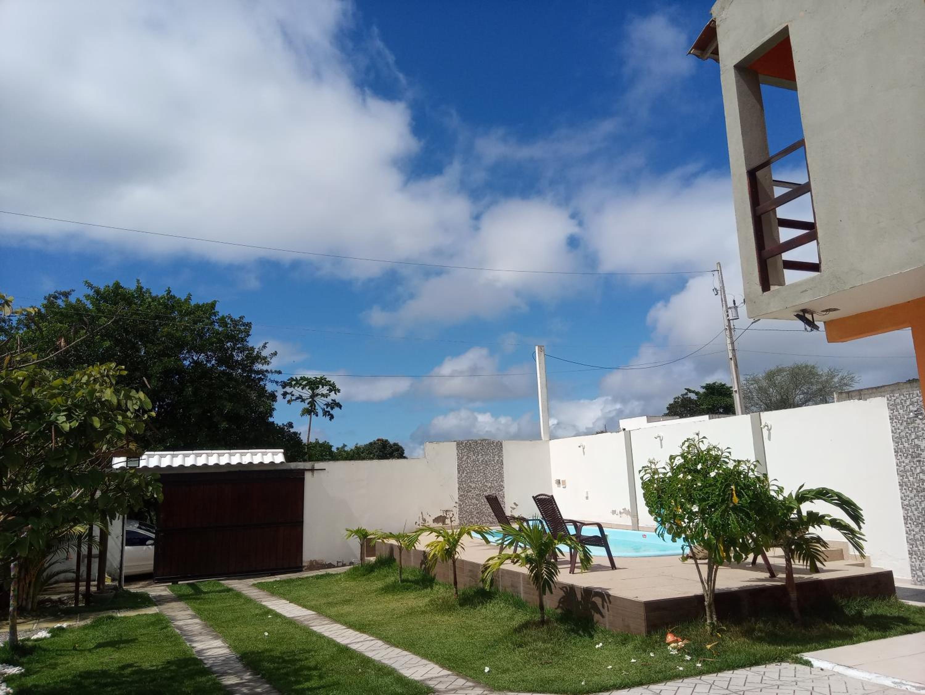 Rancho Ensolarado com pátio churrasqueira e piscina