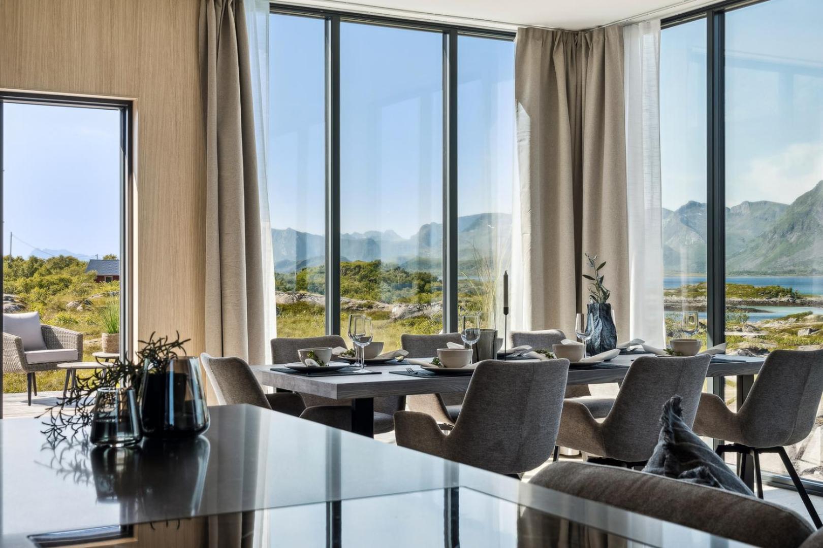 Hotel Luxury Cabin in beautiful Lofoten with Jacuzzi and sauna - Image 1