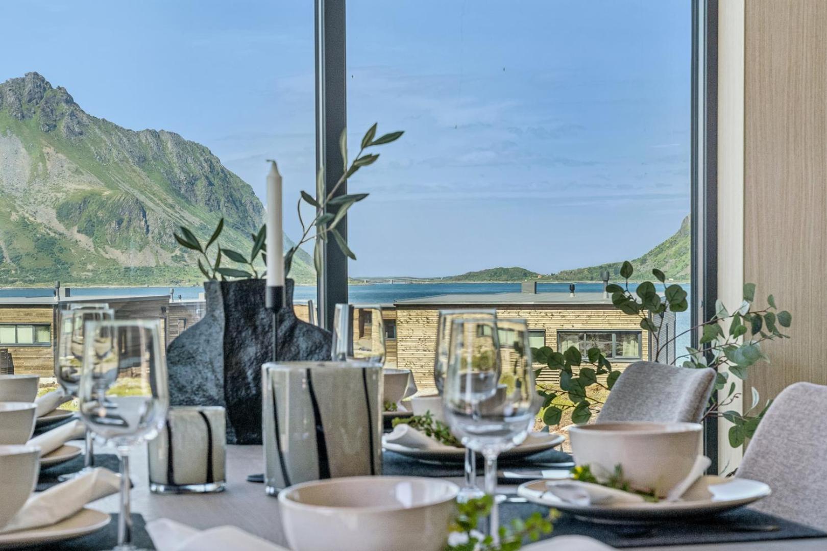 Luxury Cabin in beautiful Lofoten with Jacuzzi and sauna view 4
