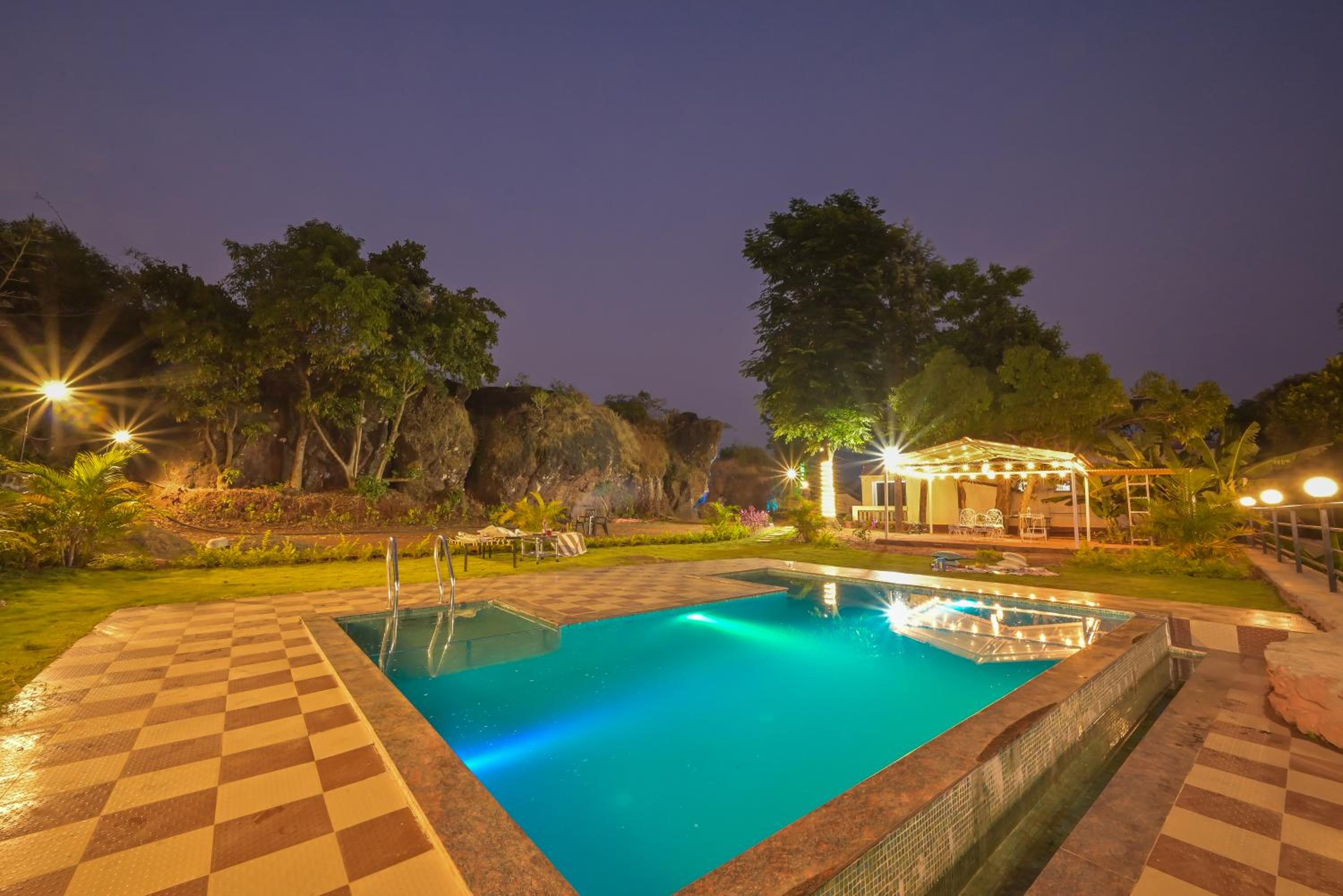 Lifeline Villas - Valley View 2BHK Infinity Pool Villa Panchgani With Huge Open Space view 5