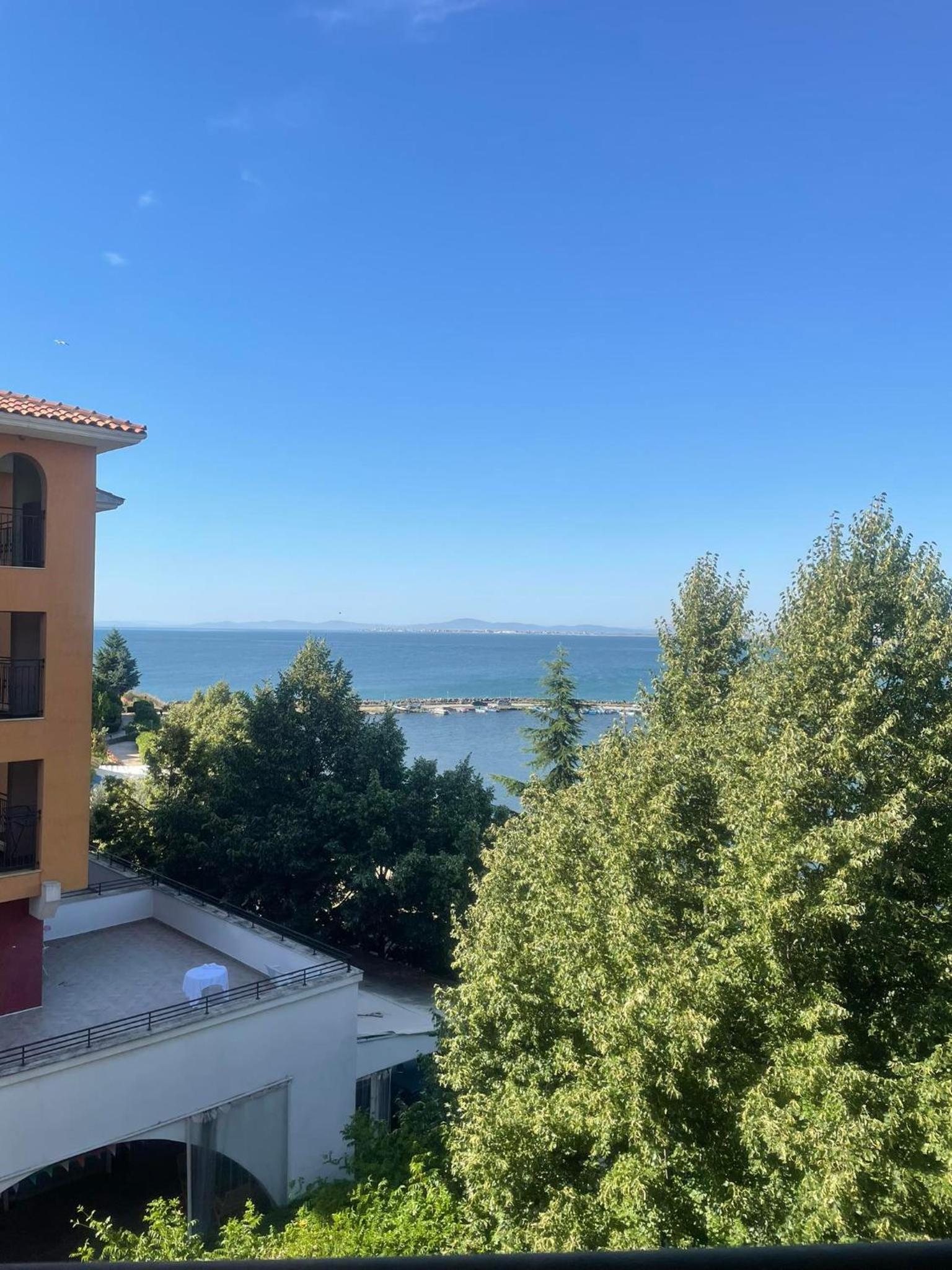 Marina Cape Sky View Lux Apartment in Aheloy