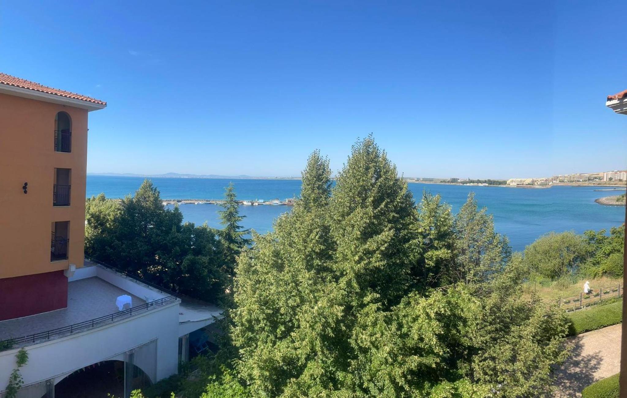 Marina Cape Sky View Lux Apartment in Aheloy