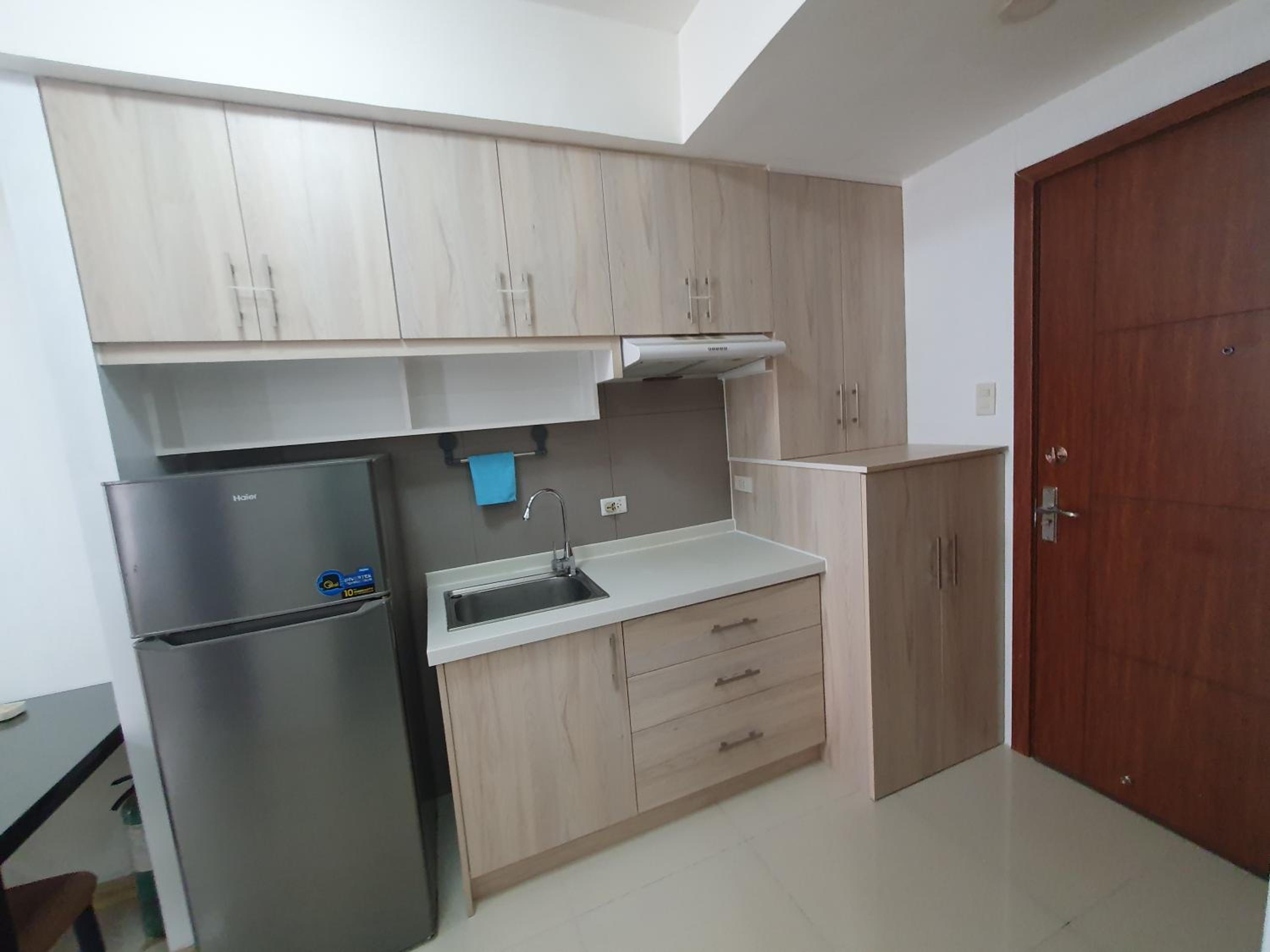 RGB Apartment - Pioneer, Mandaluyong! view 2