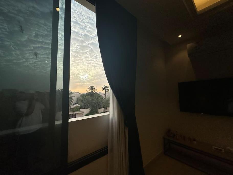 Luxury Centrally located apt in izdhar Classy area