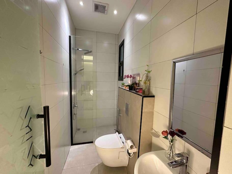 Luxury Centrally located apt in izdhar Classy area