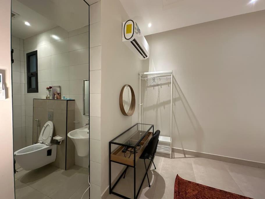 Luxury Centrally located apt in izdhar Classy area
