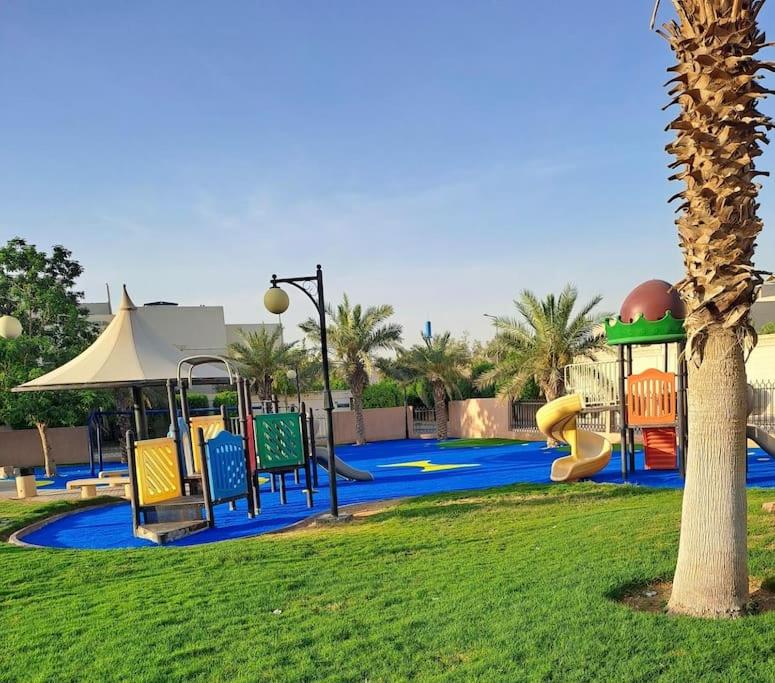 Luxury Centrally located apt in izdhar Classy area
