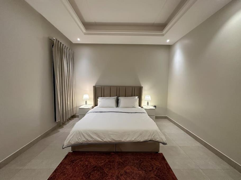 Luxury Centrally located apt in izdhar Classy area