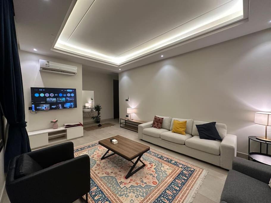 Luxury Centrally located apt in izdhar Classy area