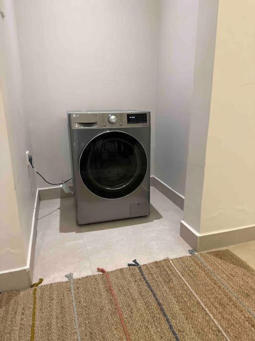 Luxury Centrally located apt in izdhar Classy area