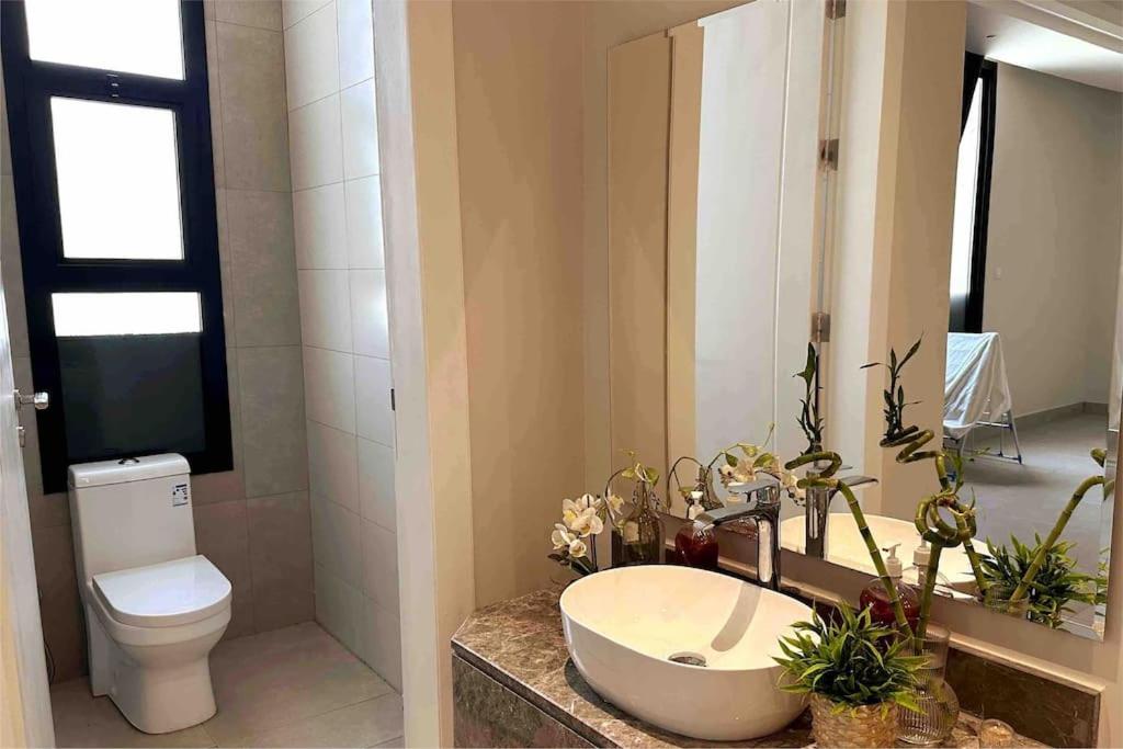 Luxury Centrally located apt in izdhar Classy area