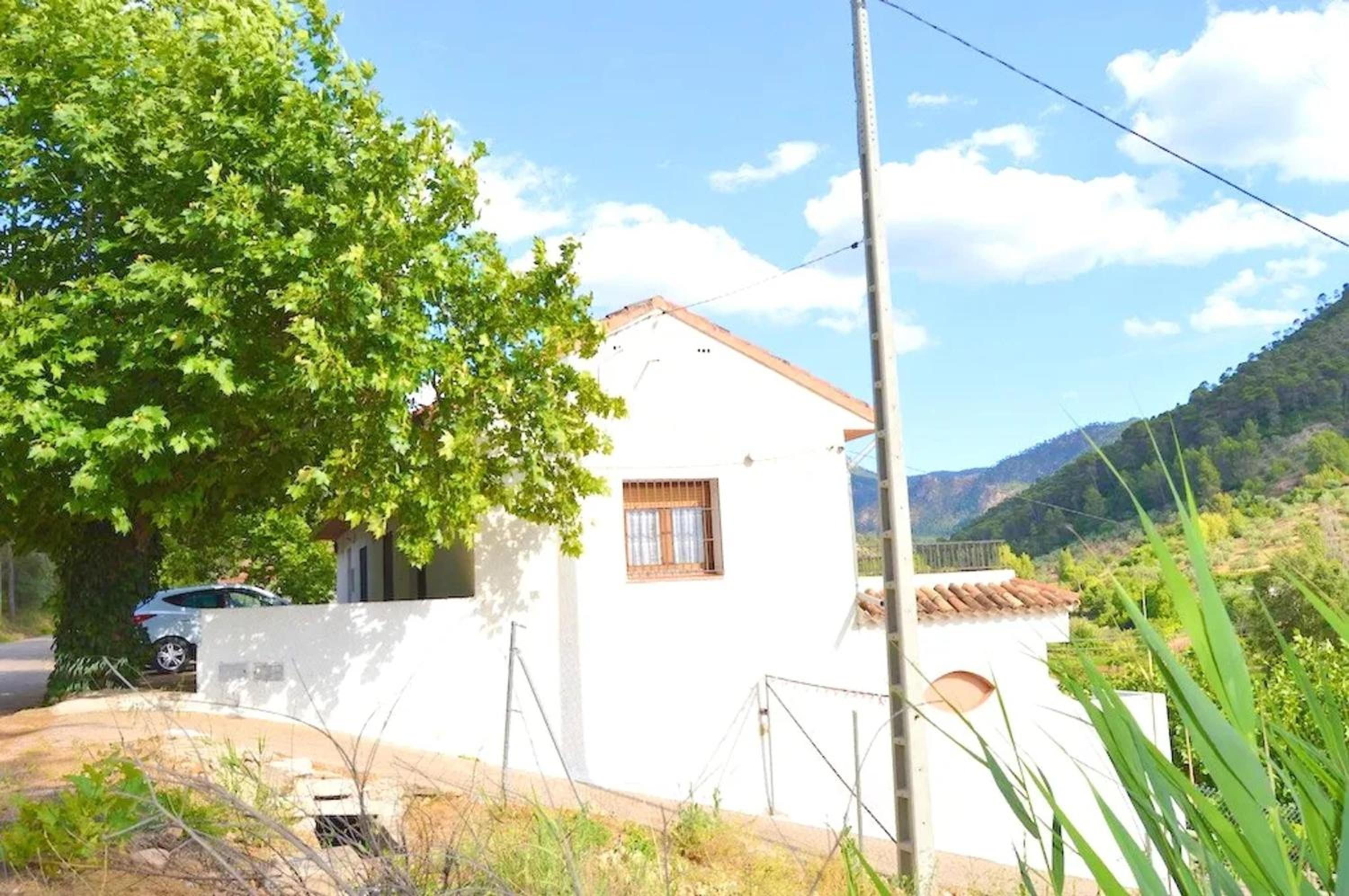 Charming house with mountain view in Siles + Garden view 5