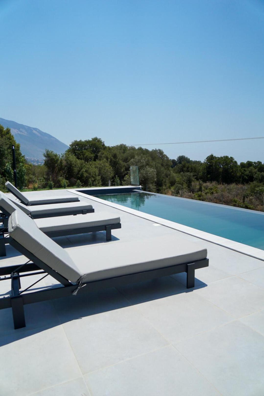 MENTOROS VILLAS