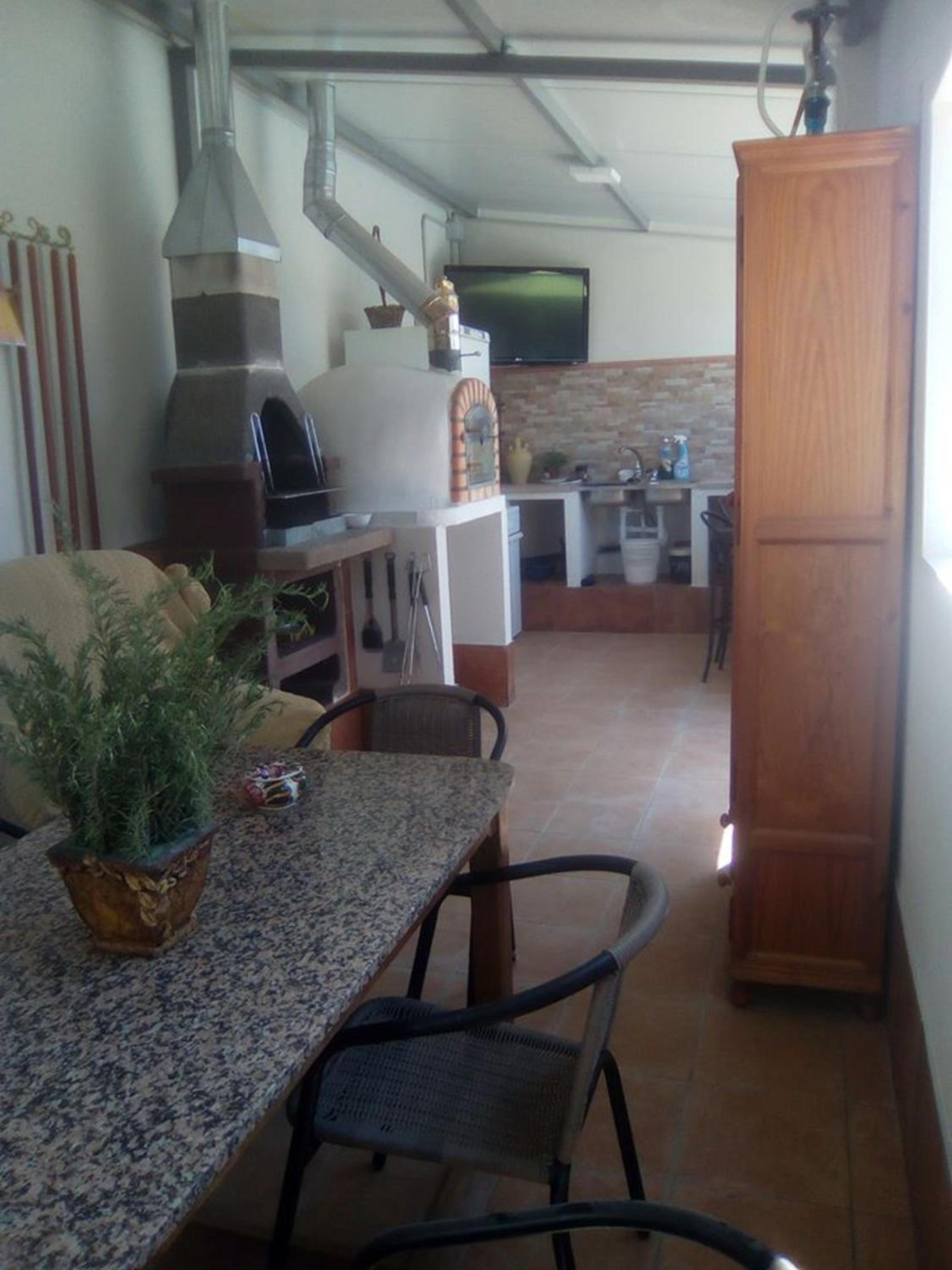 Charming House with Pool in Montilla