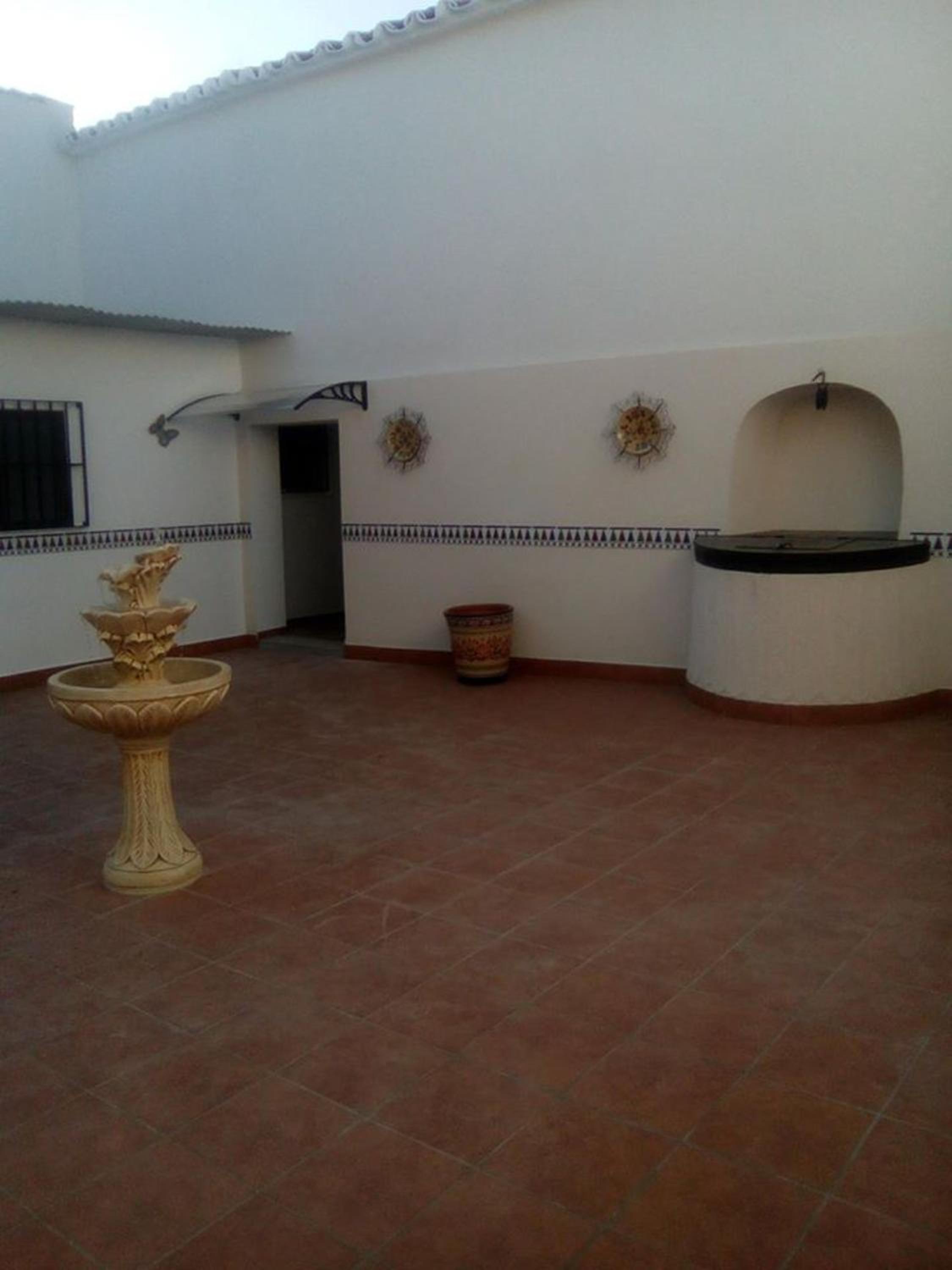 Charming House with Pool in Montilla