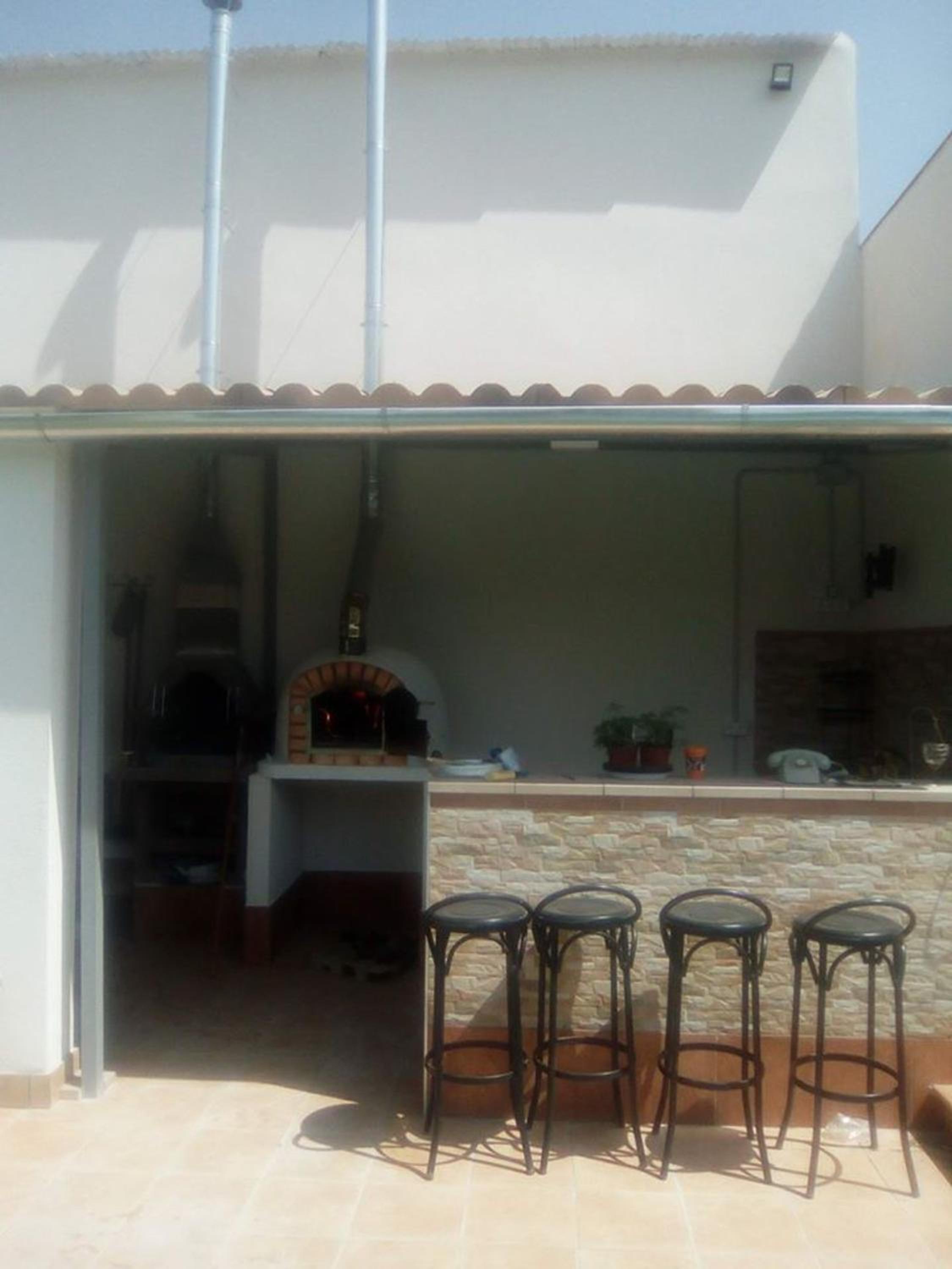 Charming House with Pool in Montilla