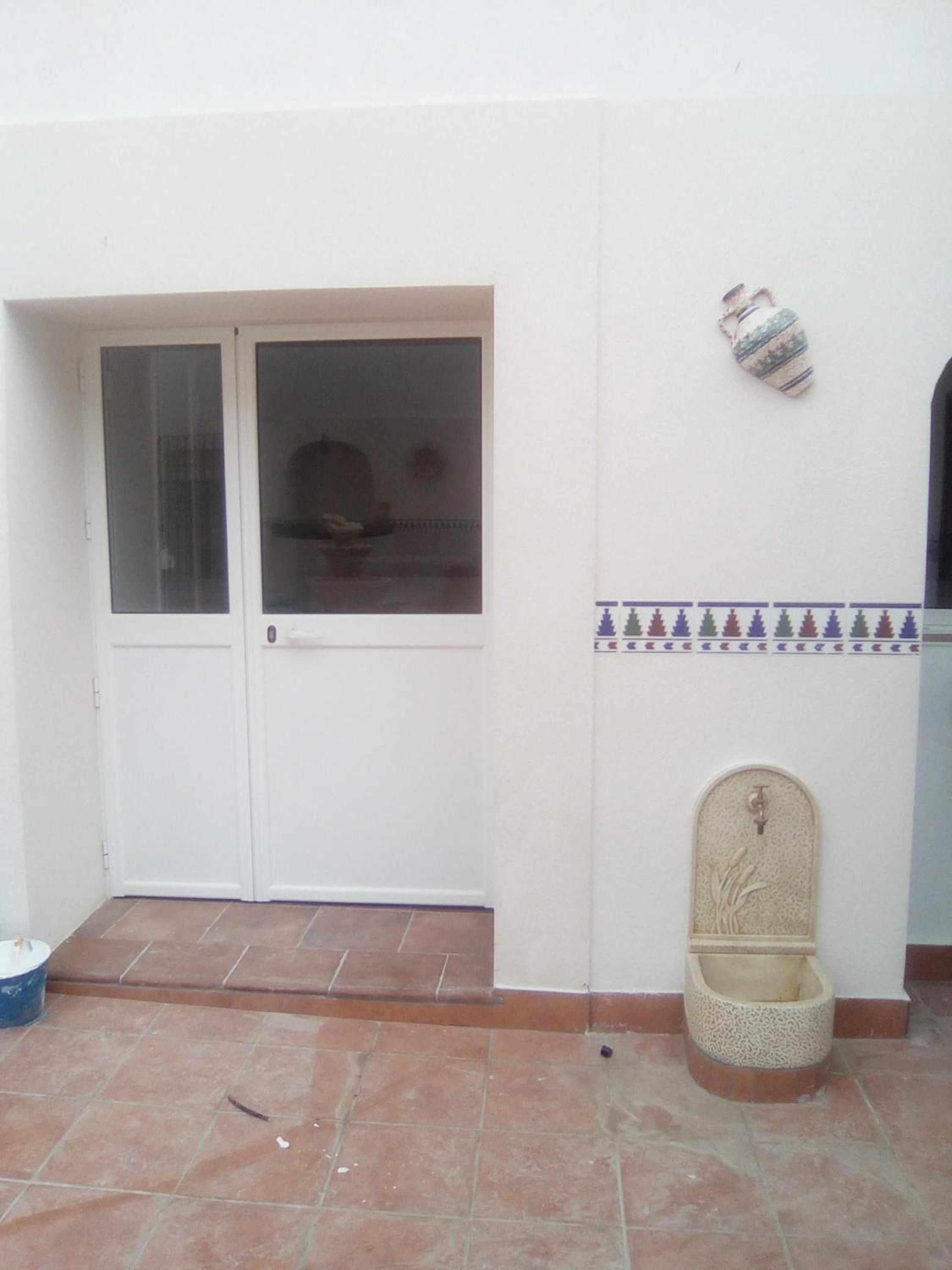 Charming House with Pool in Montilla