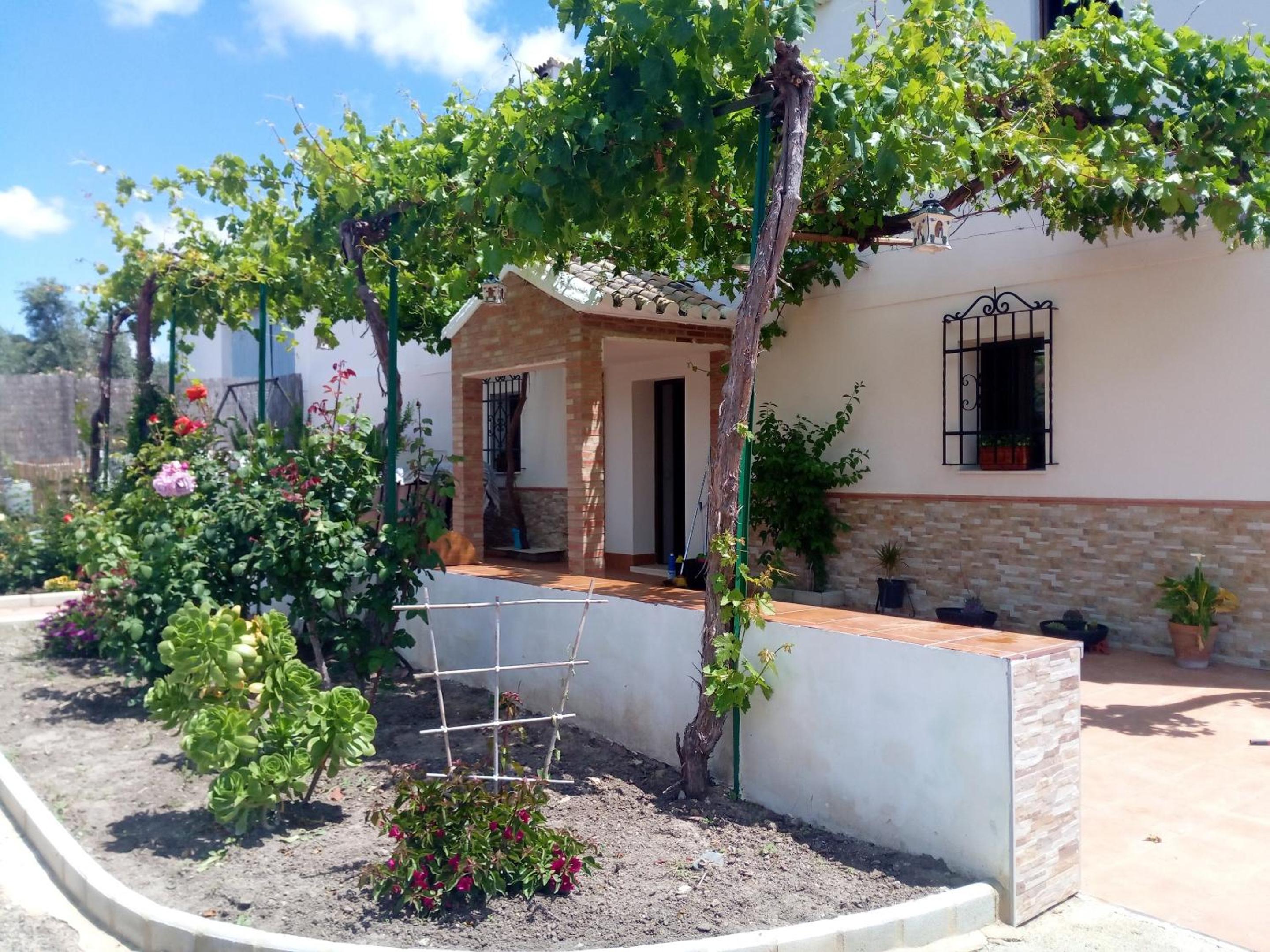 Charming House with Pool in Montilla