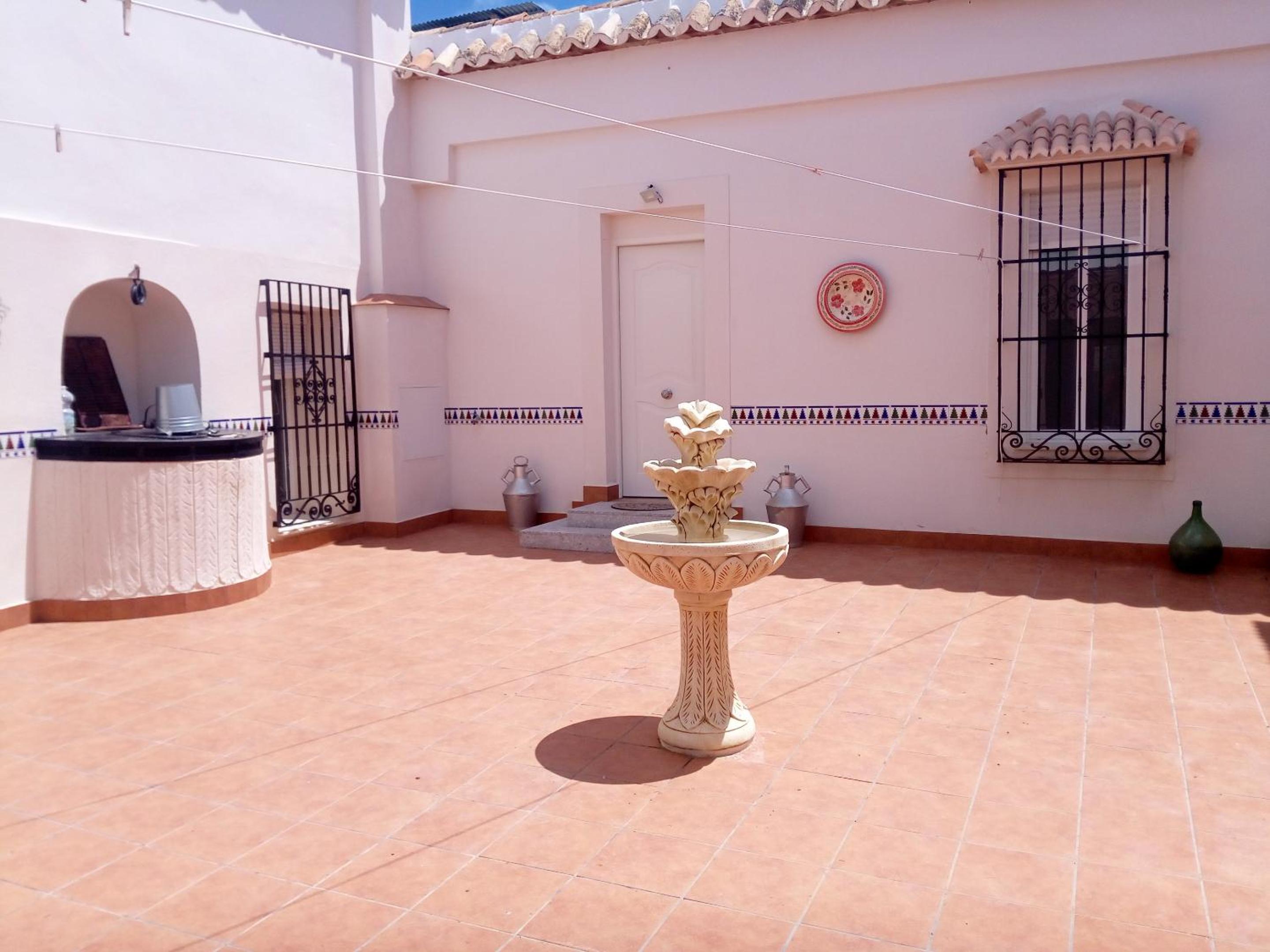 Charming House with Pool in Montilla