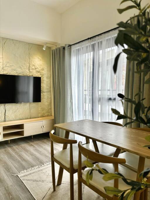 Studio Unit right beside Malls view 5