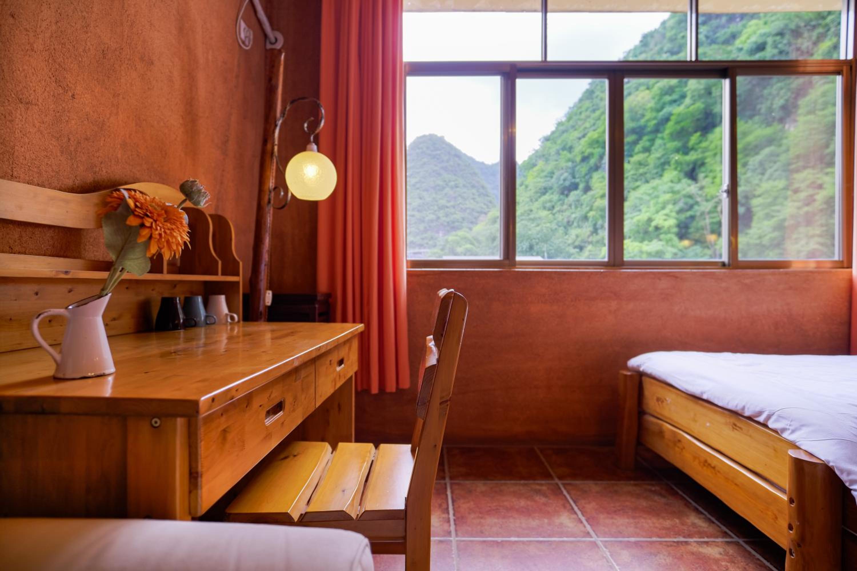 Yangshuo Eden's Social Guesthouse - Wake up to a hearty Western breakfast & fresh craft coffee & night beers & outdoor activities