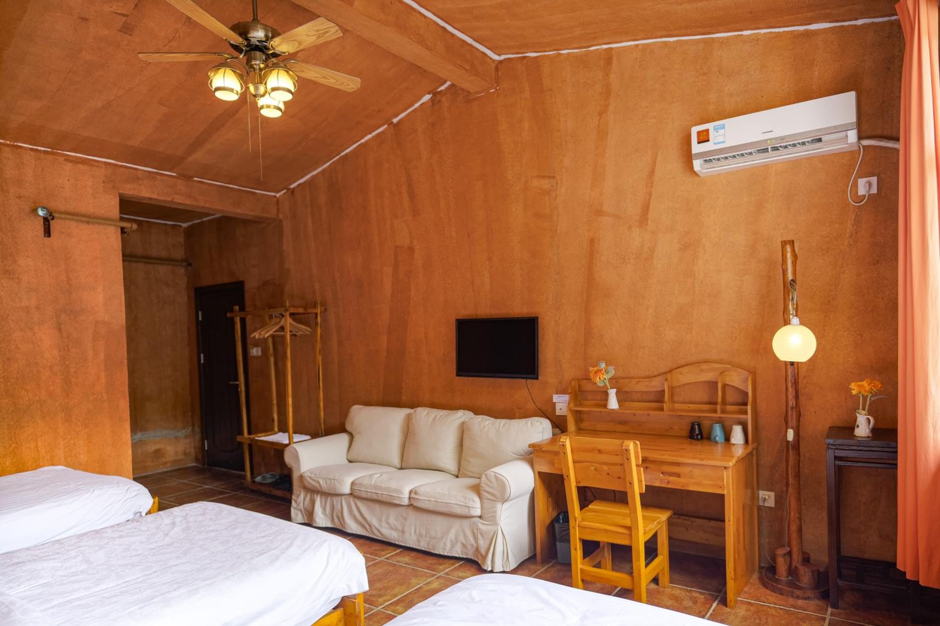 Yangshuo Eden's Social Guesthouse - Wake up to a hearty Western breakfast & fresh craft coffee & night beers & outdoor activities