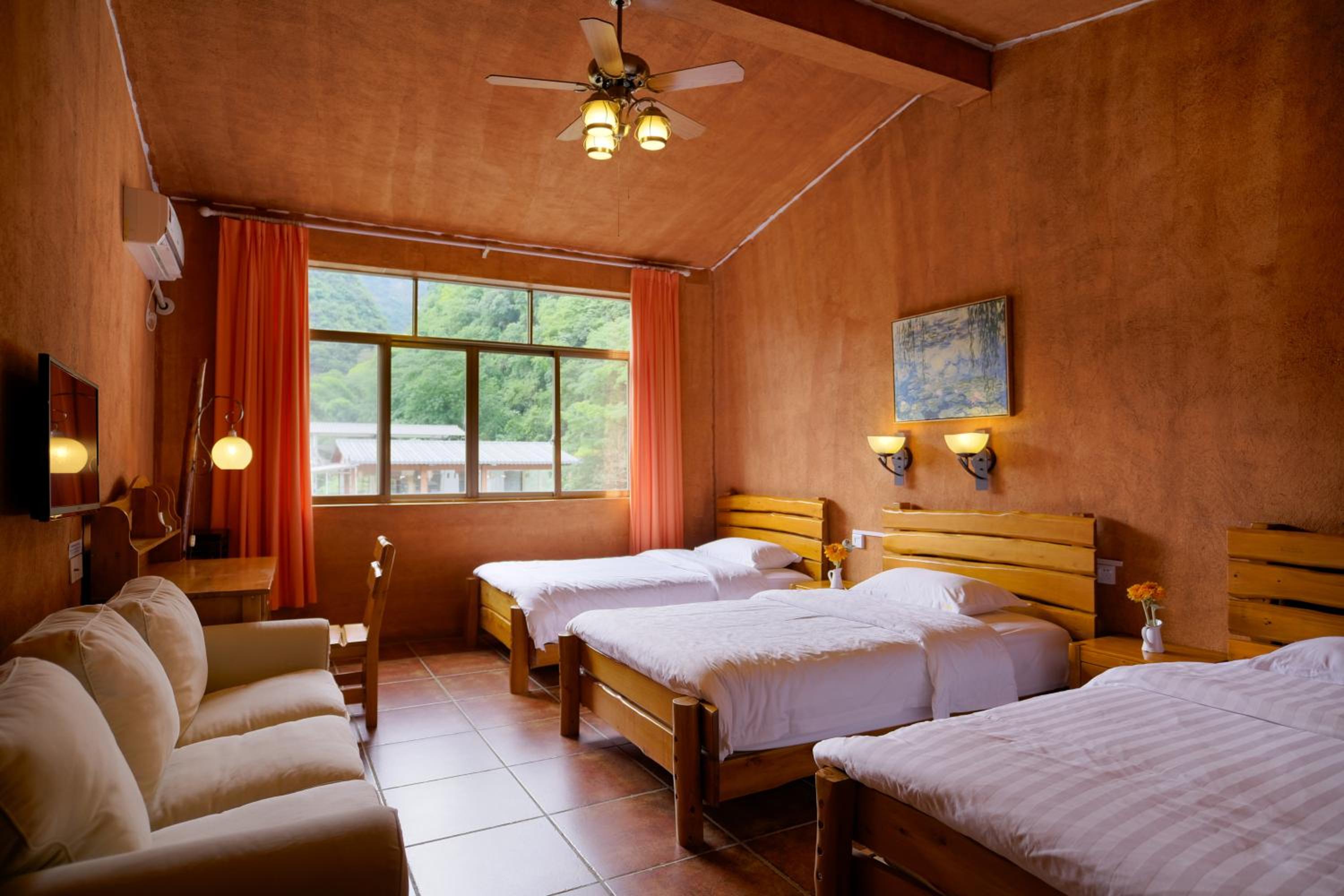 Yangshuo Eden's Social Guesthouse - Wake up to a hearty Western breakfast & fresh craft coffee & night beers & outdoor activities