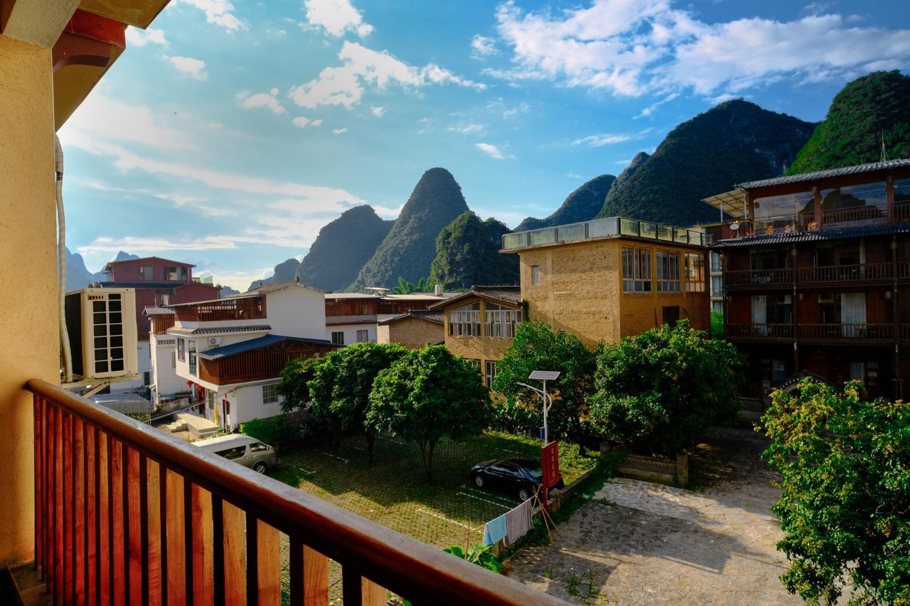 Yangshuo Eden's Social Guesthouse - Wake up to a hearty Western breakfast & fresh craft coffee & night beers & outdoor activities
