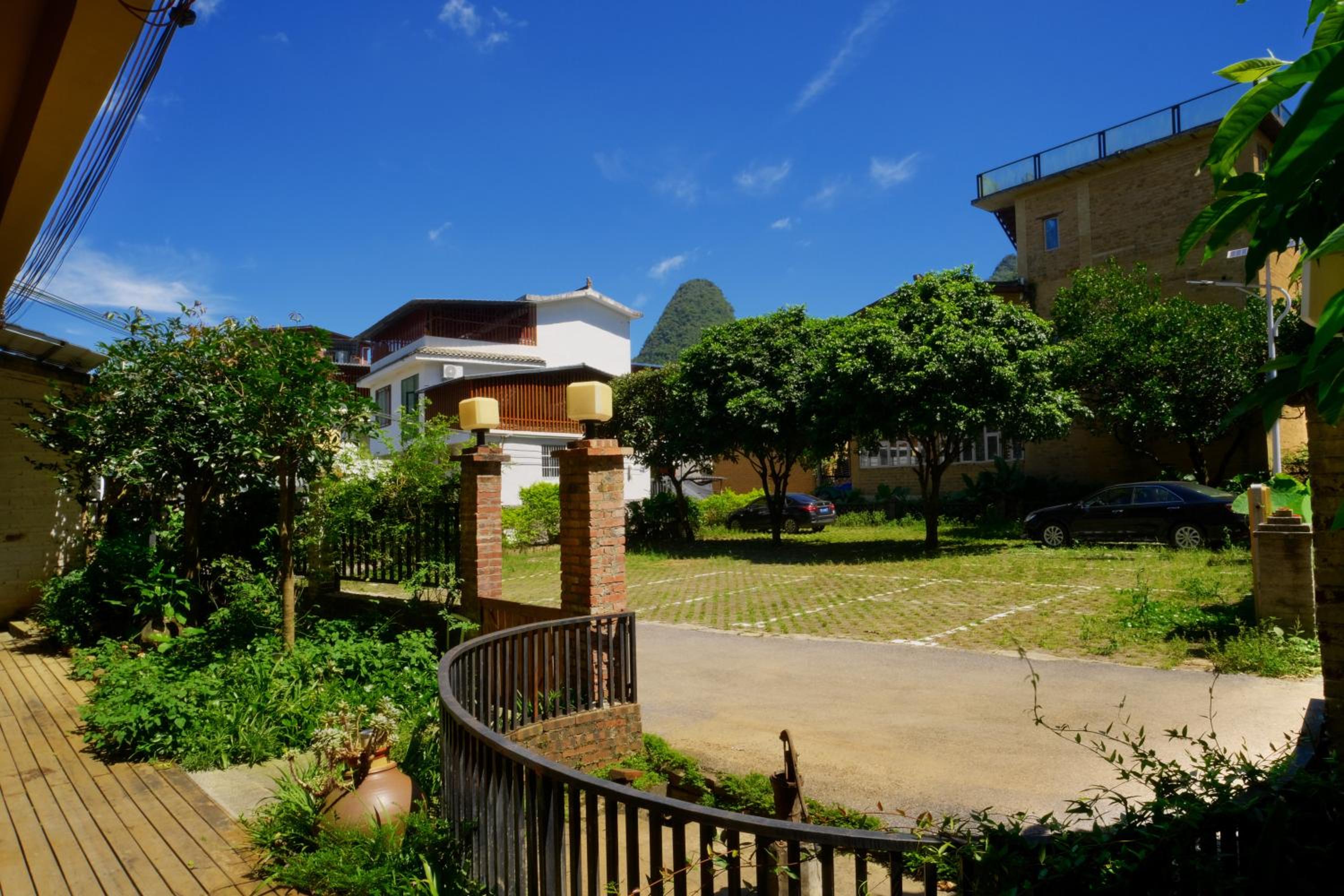 Yangshuo Eden's Social Guesthouse - Wake up to a hearty Western breakfast & fresh craft coffee & night beers & outdoor activities