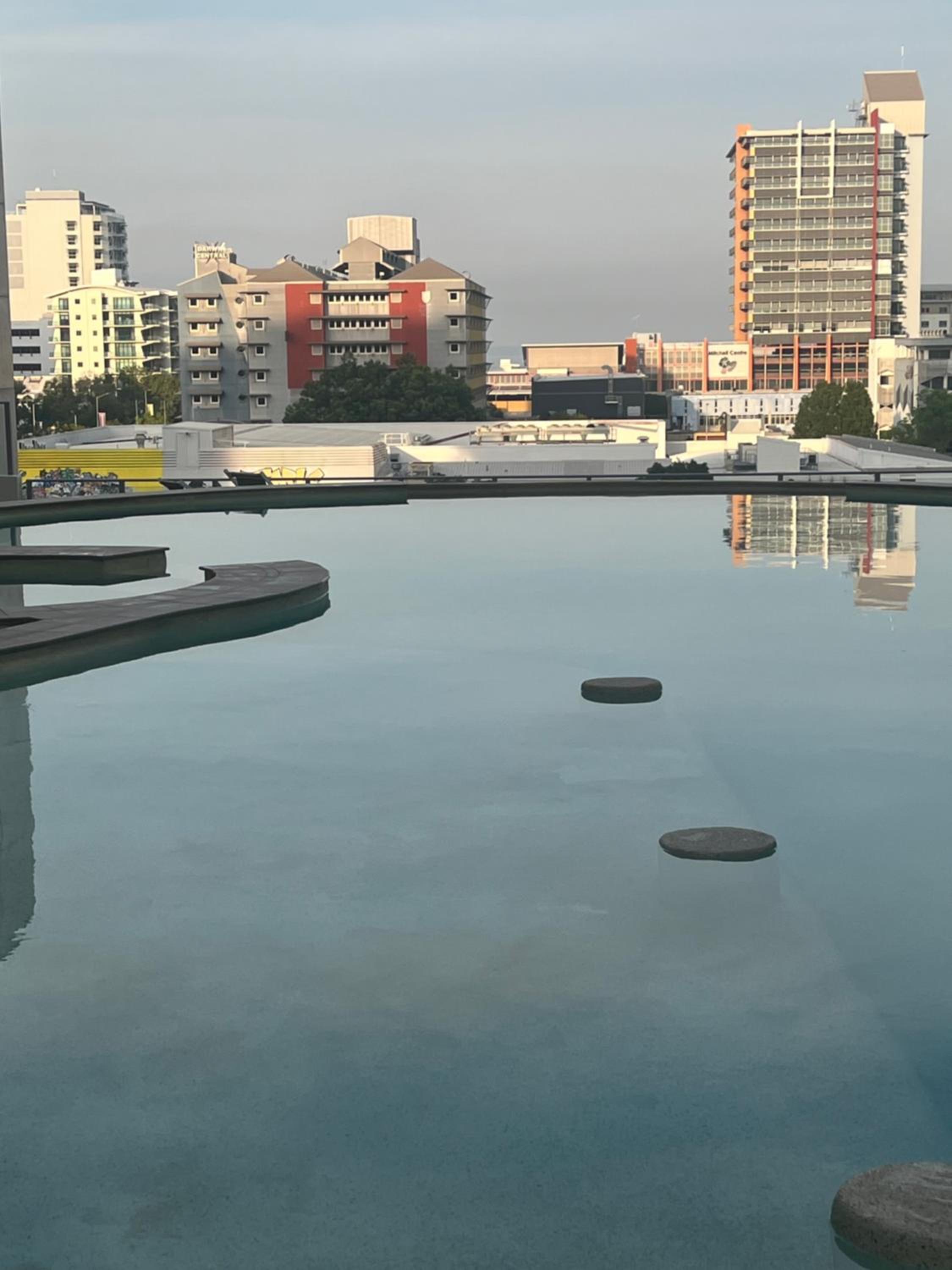 Pandanas Apt 7 15th fl with harbour and city views